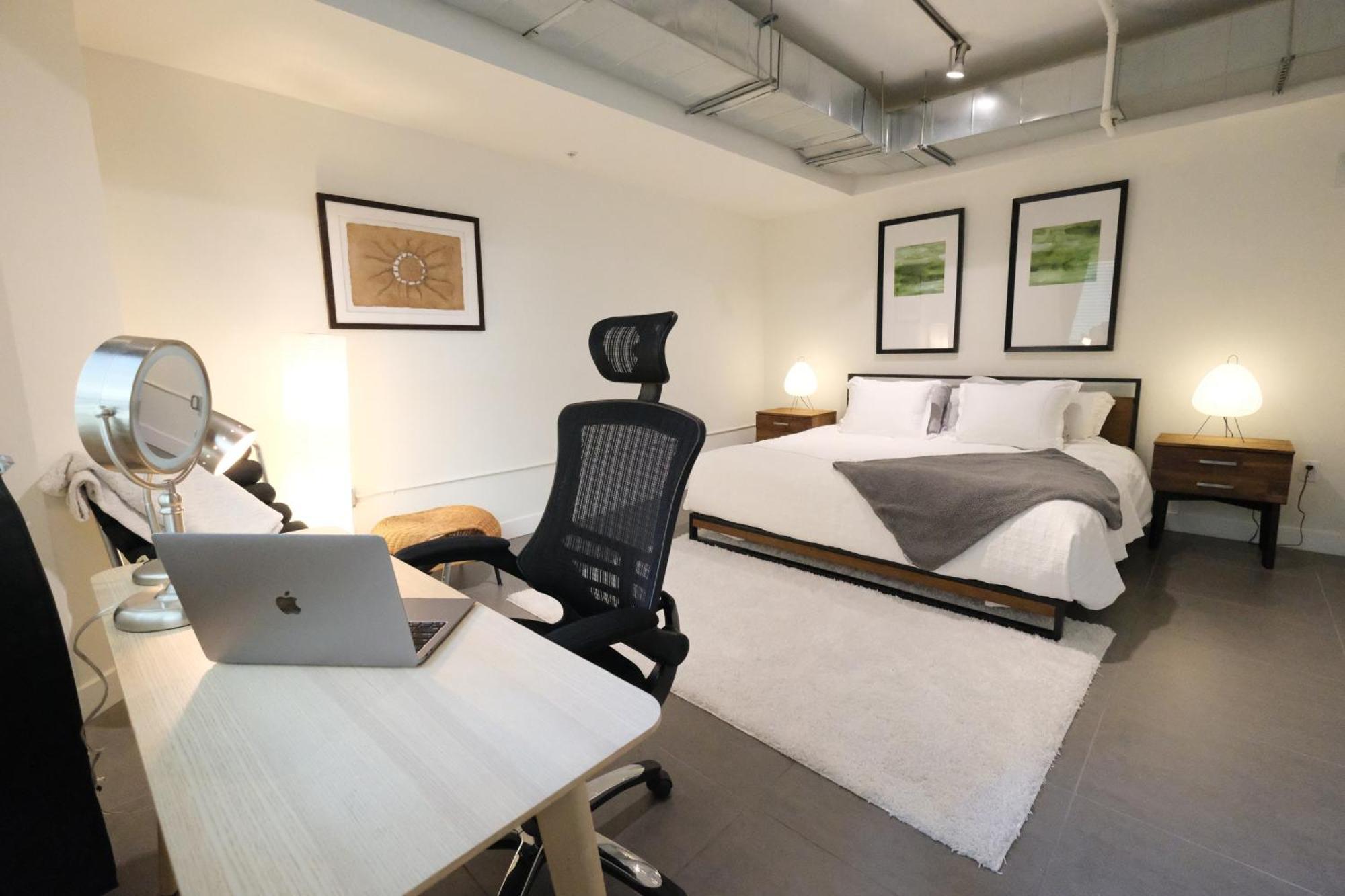 Cozy 2 Bedroom Retreat In Vibrant Dtla Awaits!