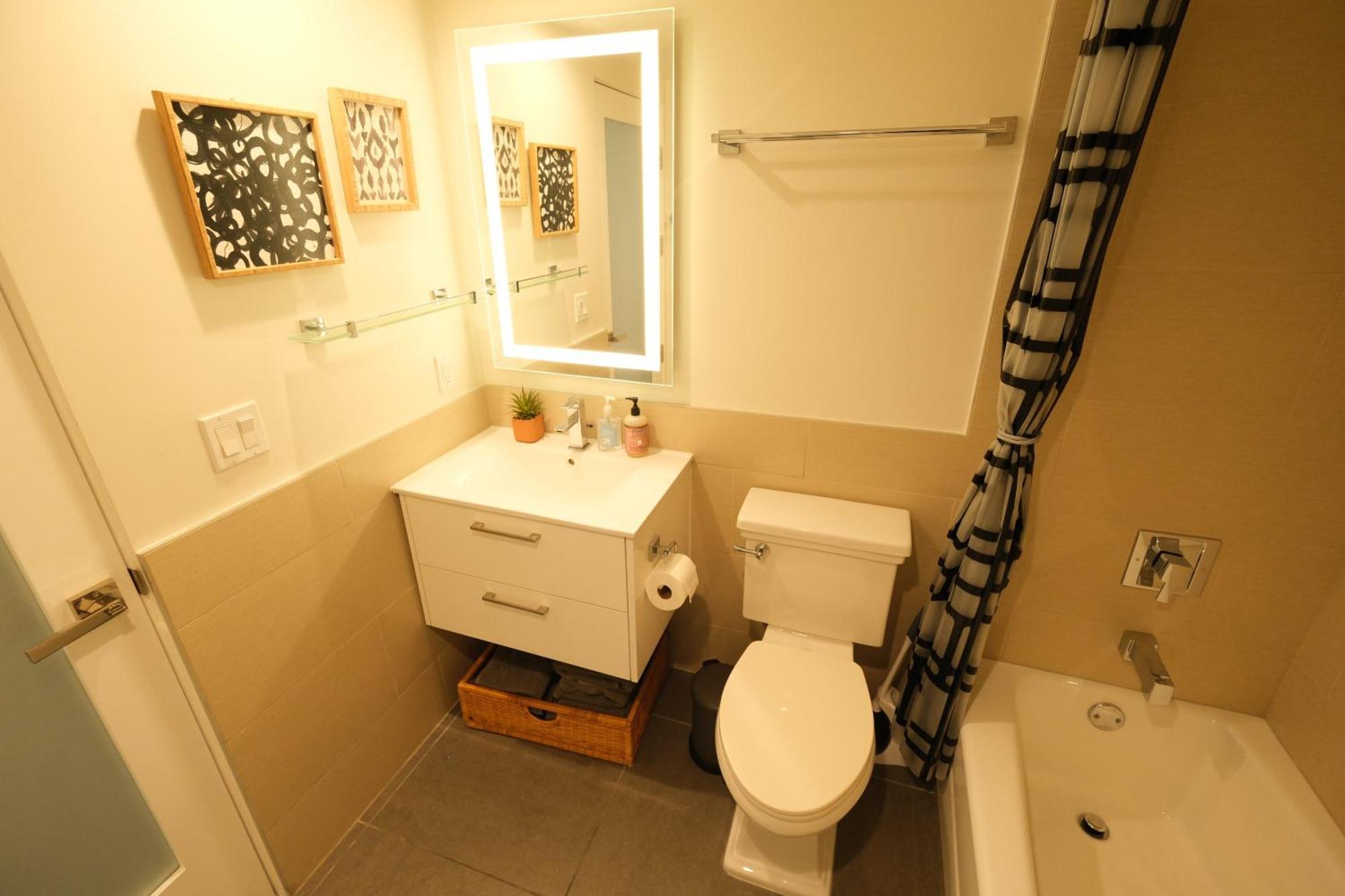 Apartment Cozy 2 Bedroom Retreat In Vibrant Dtla Awaits!