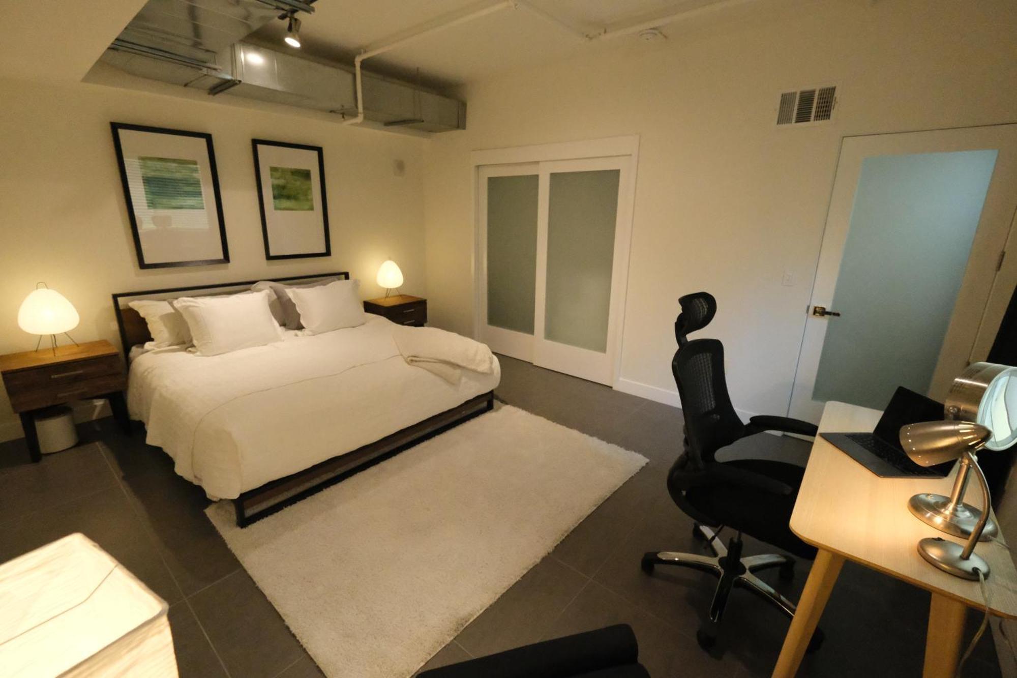 Cozy 2 Bedroom Retreat In Vibrant Dtla Awaits! Los Angeles