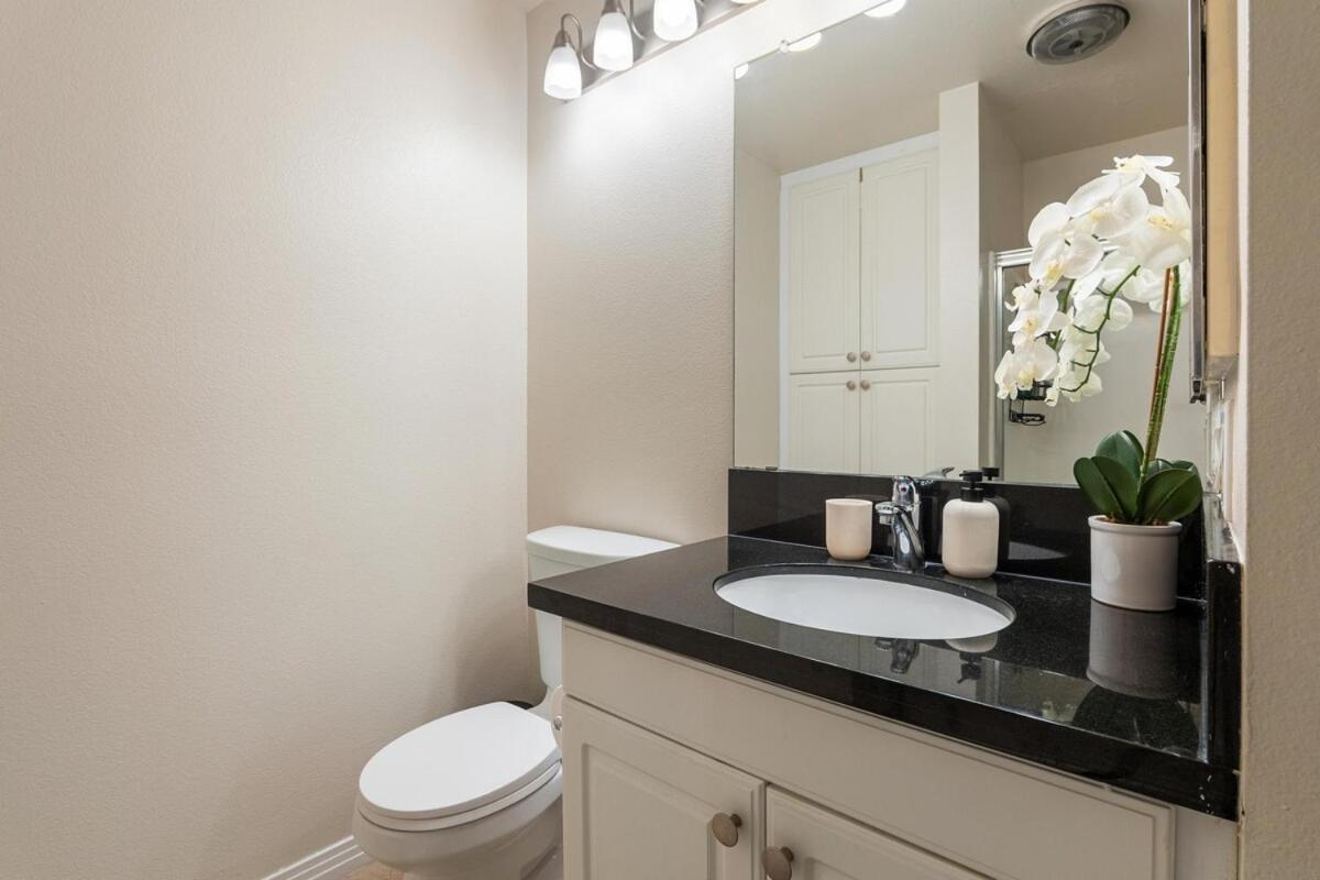 Smoky Quartz - Marina View Spacious 3br Near Yacht Club Apartment