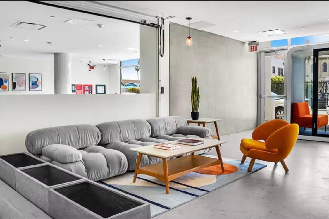 Heart Of Hollywood-walk Of Fame 1bd With View -free Parking, Balcony, Wifi, Rooftop, Gym, Upscale Amenities