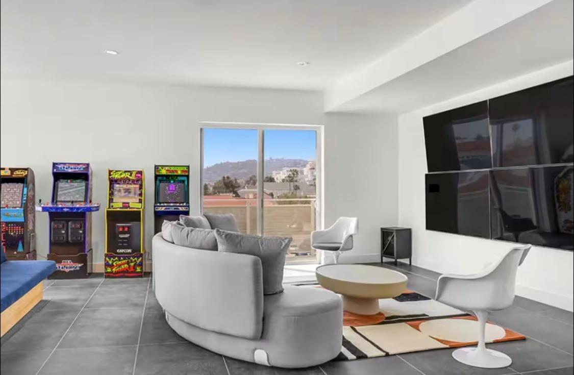 Heart Of Hollywood-walk Of Fame 1bd With View -free Parking, Balcony, Wifi, Rooftop, Gym, Upscale Amenities * Los Angeles