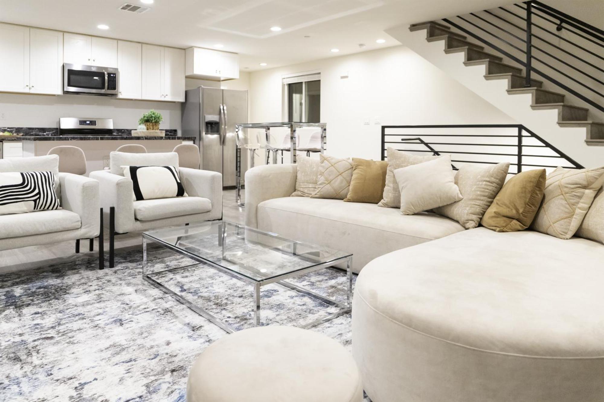 Luxurious 5-bedroom House 2 Free Parkings