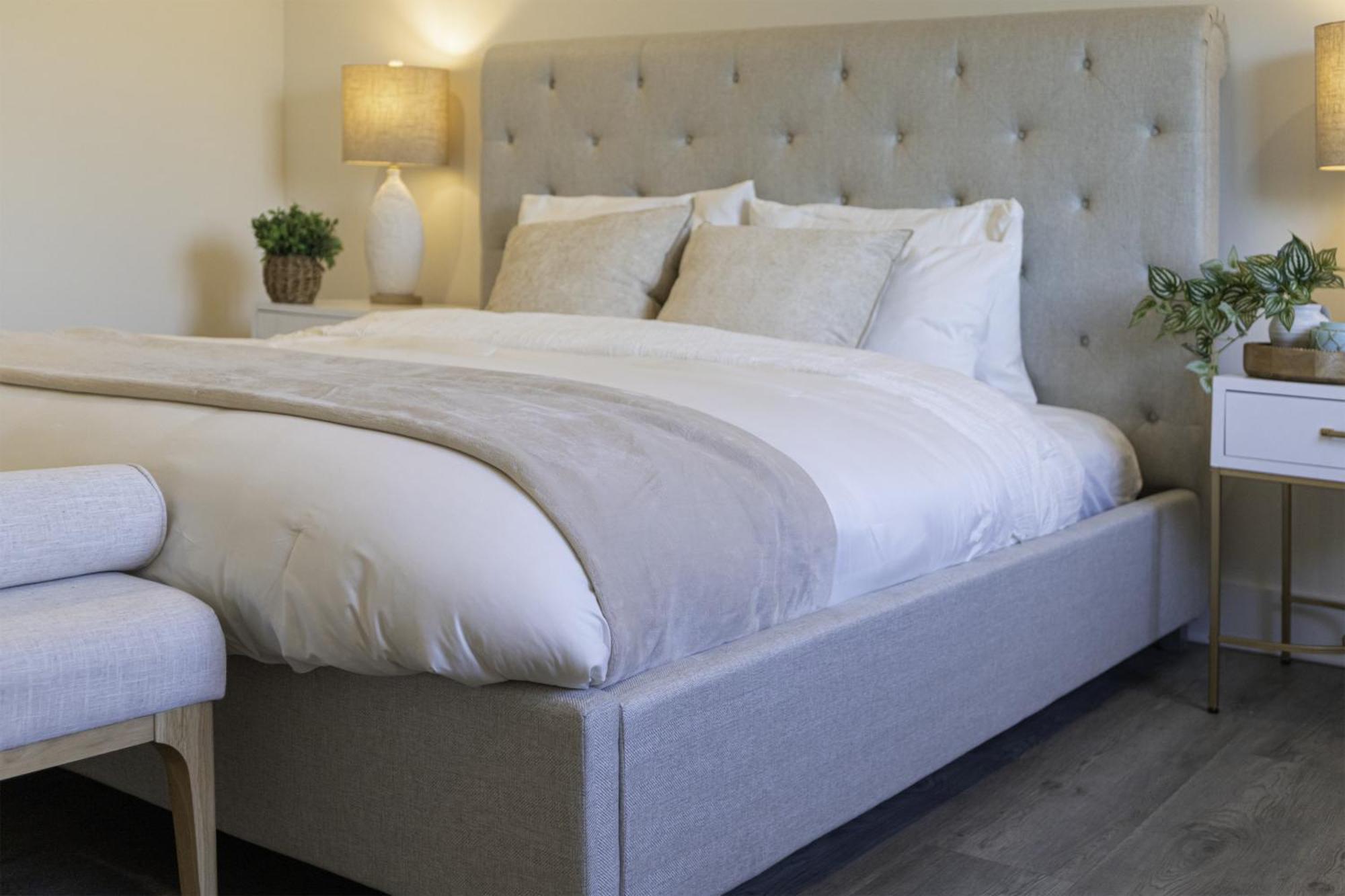 Luxurious 5-bedroom House 2 Free Parkings