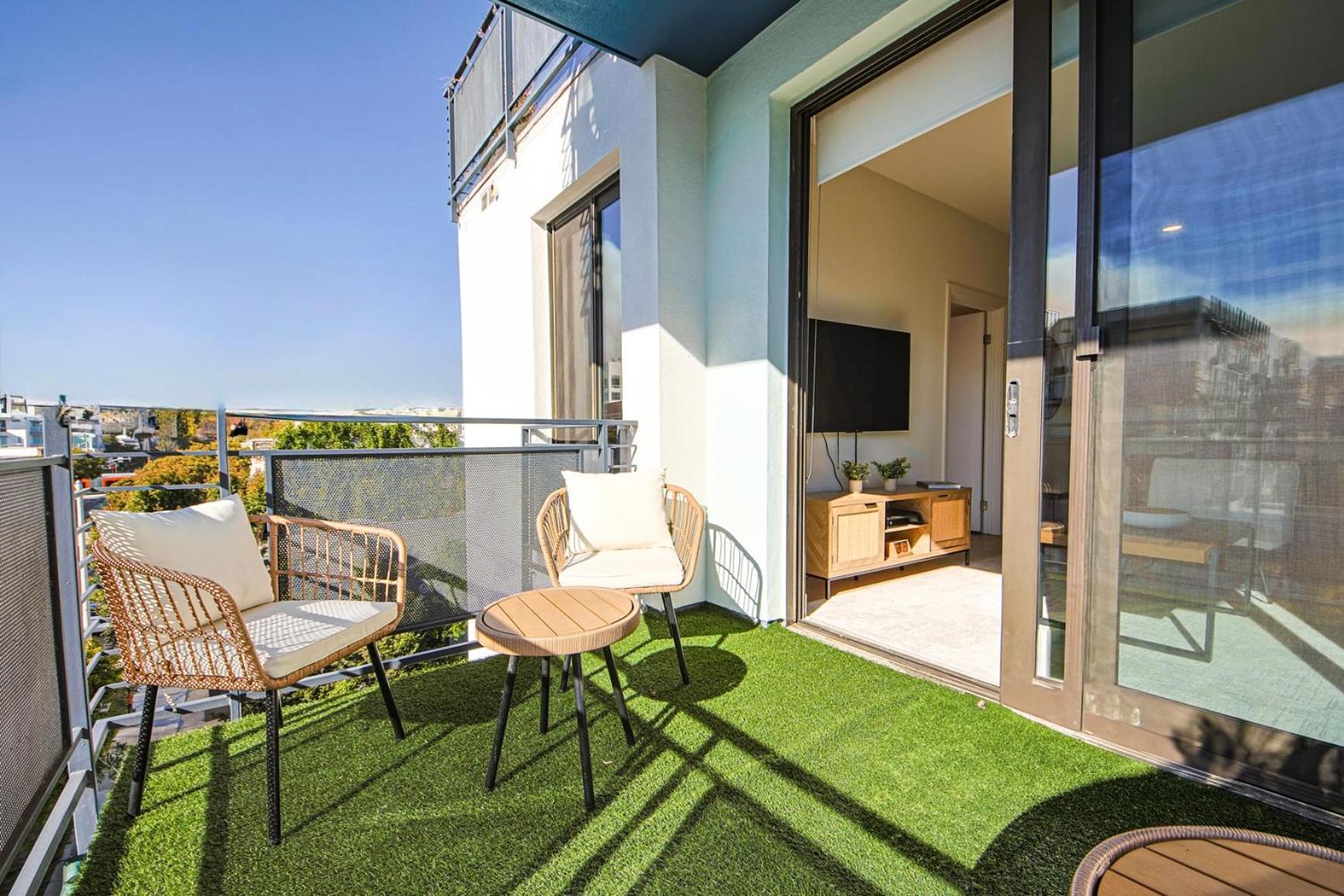 Beachside 2bd 2ba, 12min Walk To Santa Monica Pier