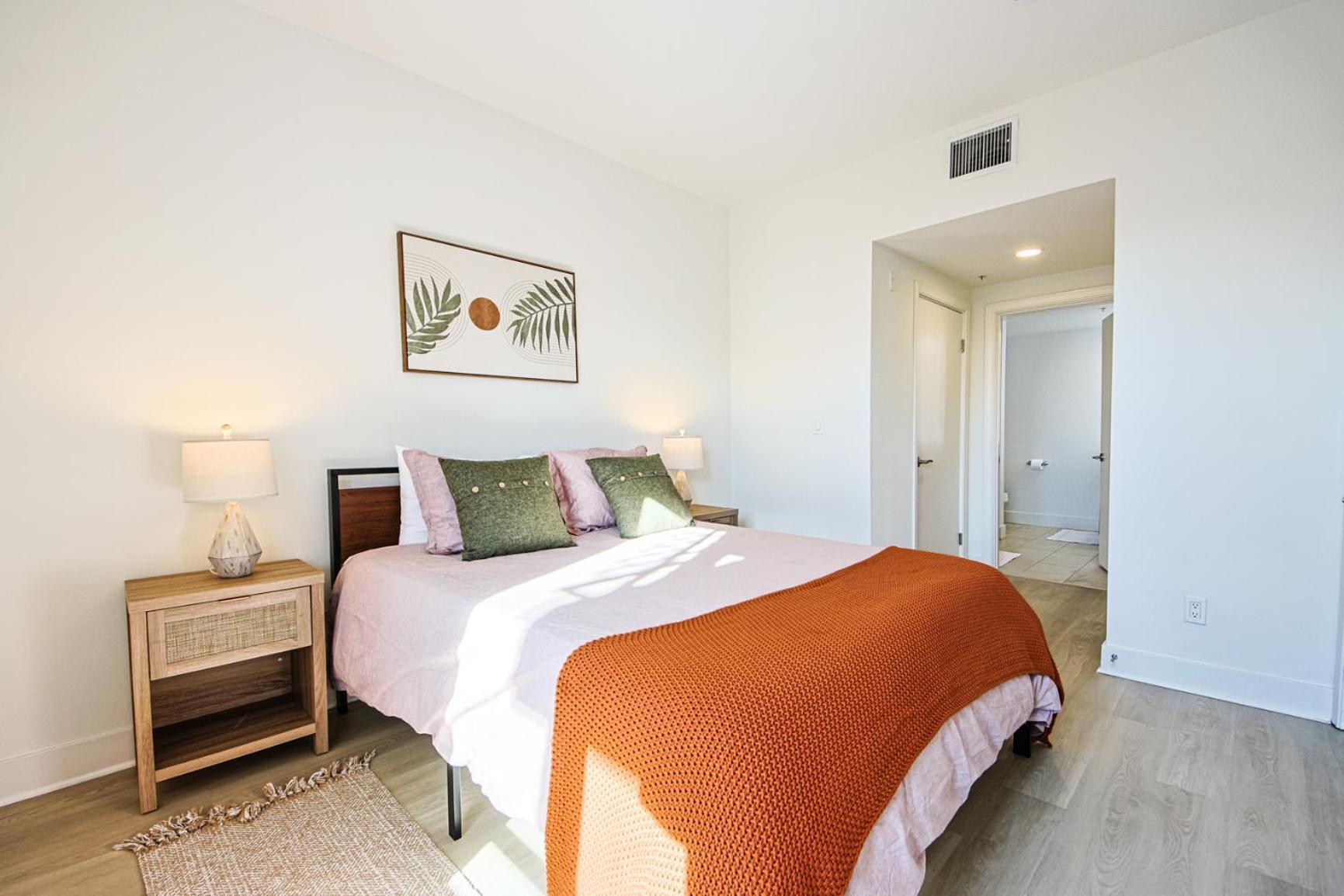 Apartment Beachside 2bd 2ba, 12min Walk To Santa Monica Pier