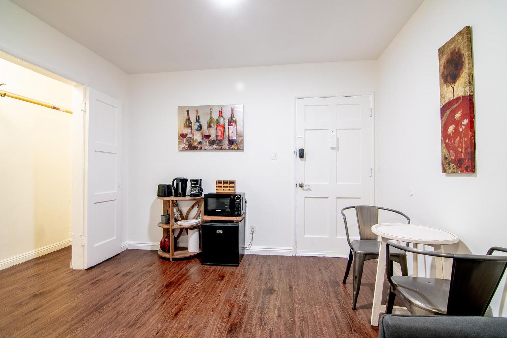 Charming 1-bedroom Near Beverly Hills & Pico Dining Apartment *