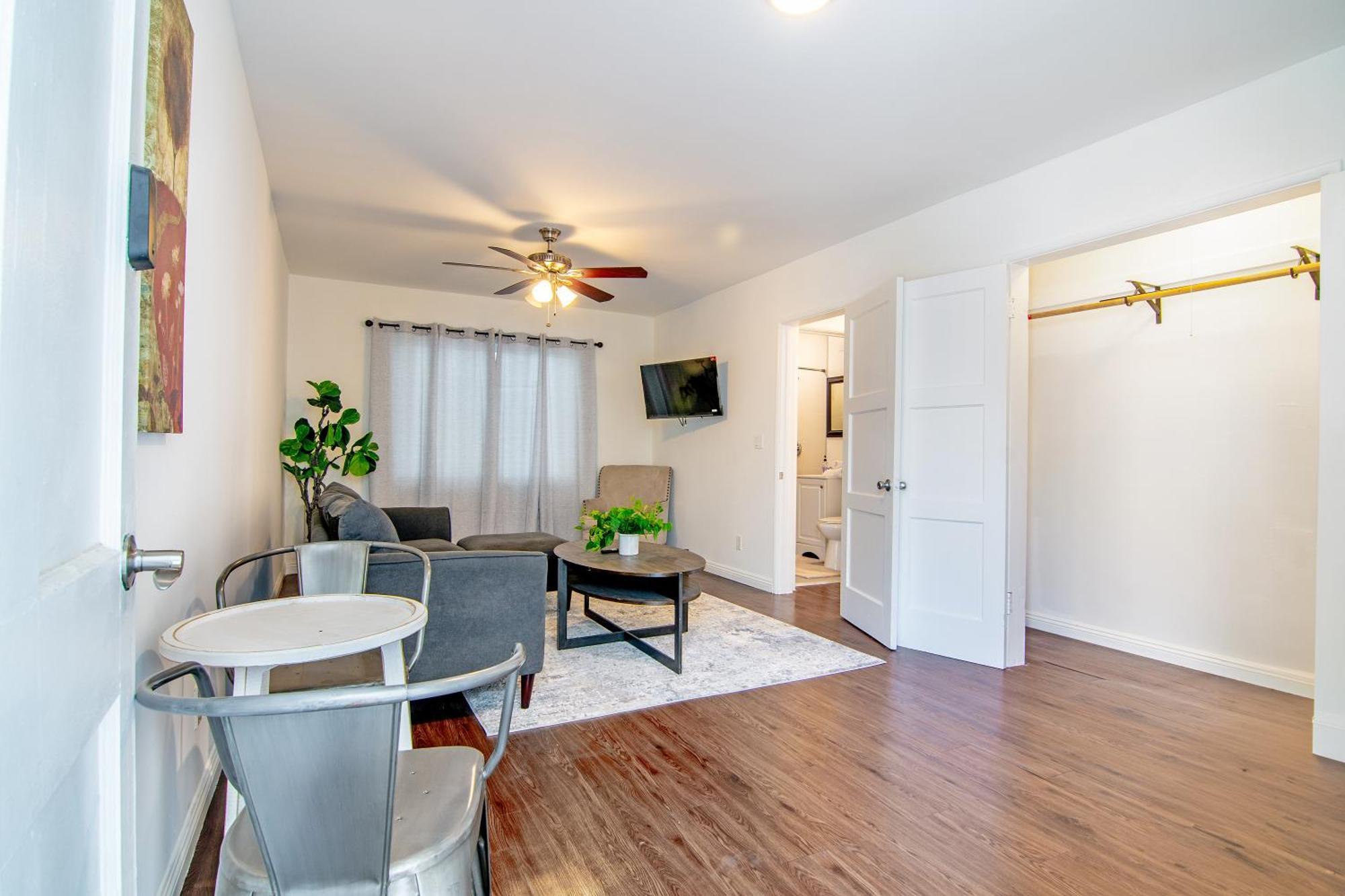 Charming 1-bedroom Near Beverly Hills & Pico Dining *