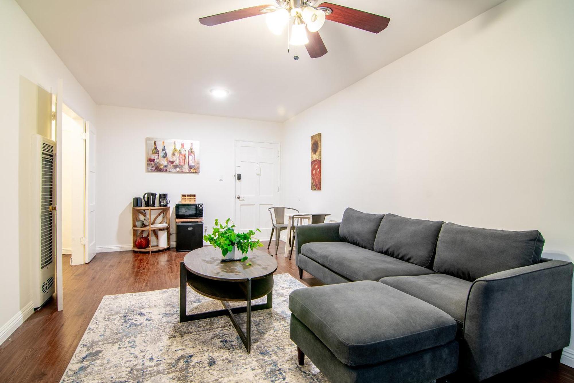 Charming 1-bedroom Near Beverly Hills & Pico Dining Apartment *