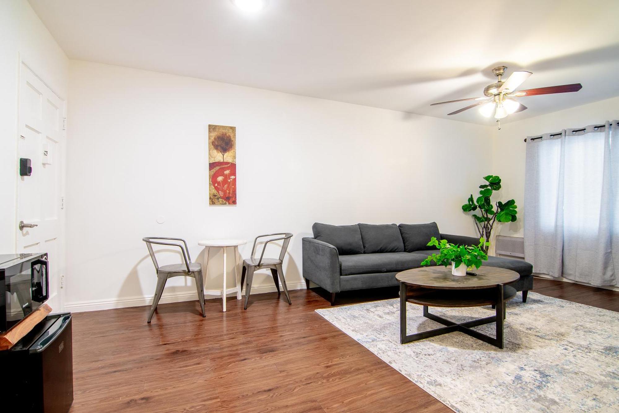 Apartment Charming 1-bedroom Near Beverly Hills & Pico Dining *
