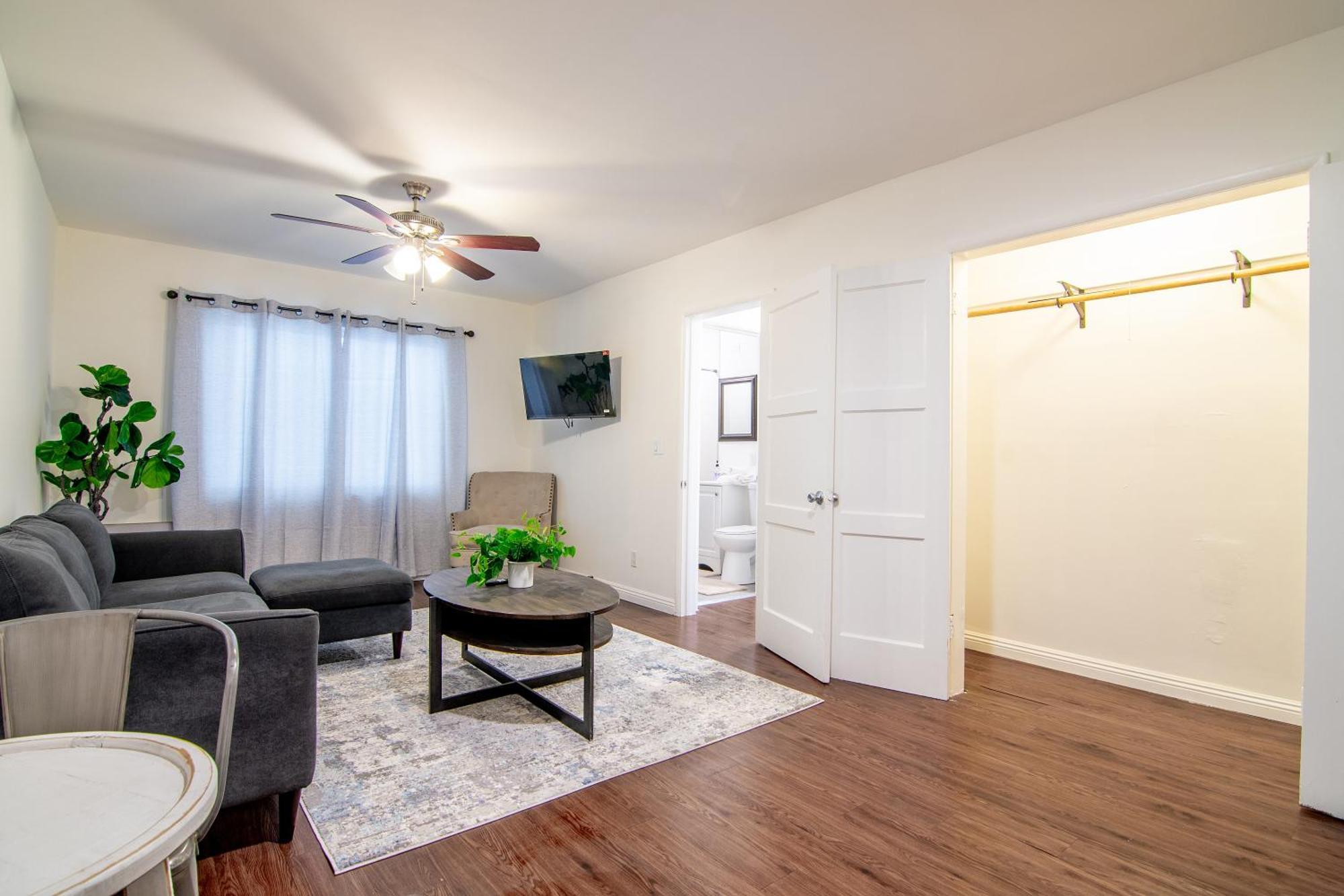 Apartment Charming 1-bedroom Near Beverly Hills & Pico Dining