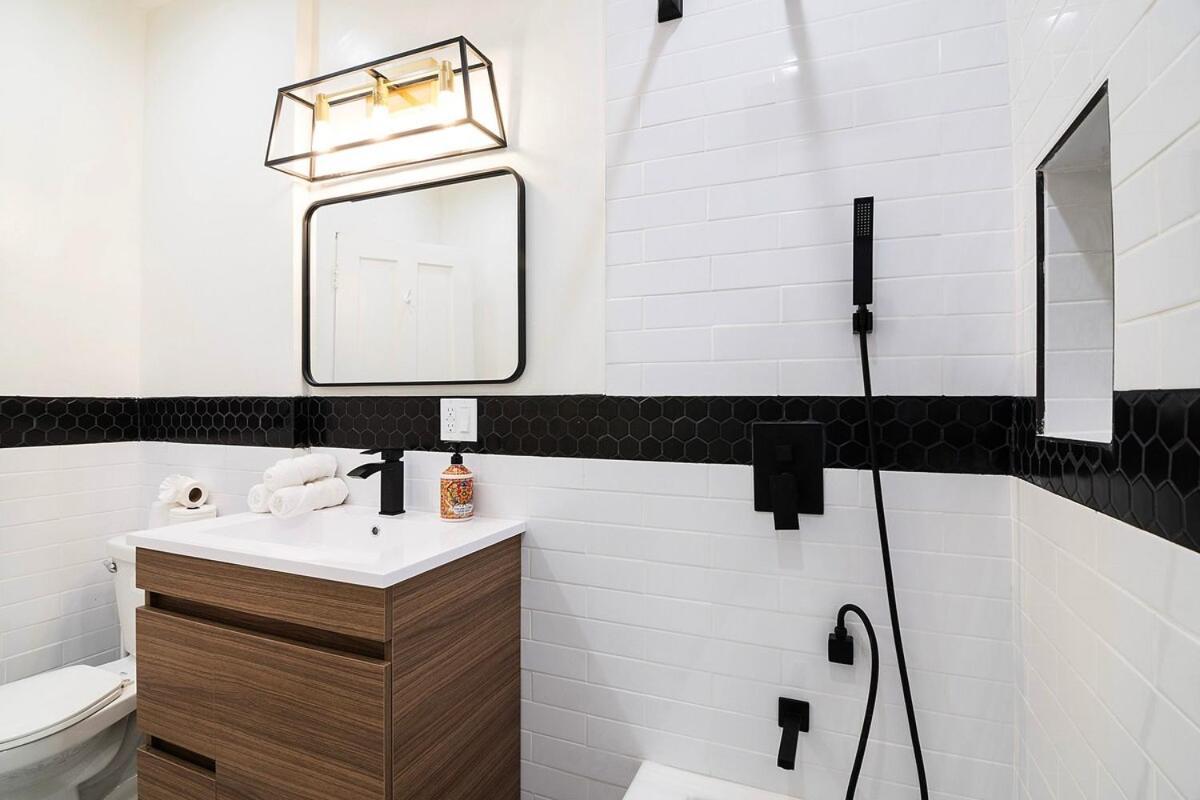 Comfortable Beverly Hills Near Rodeo Drive Apartment