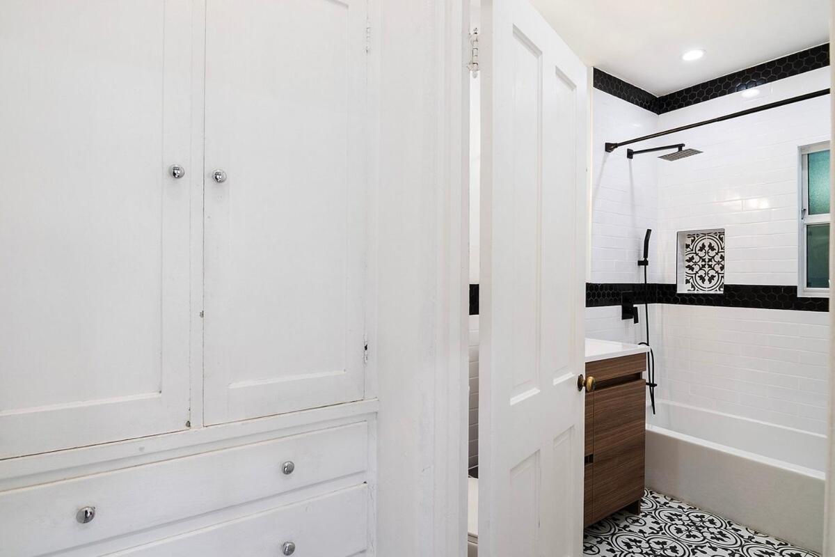 Comfortable Beverly Hills Near Rodeo Drive Apartment *