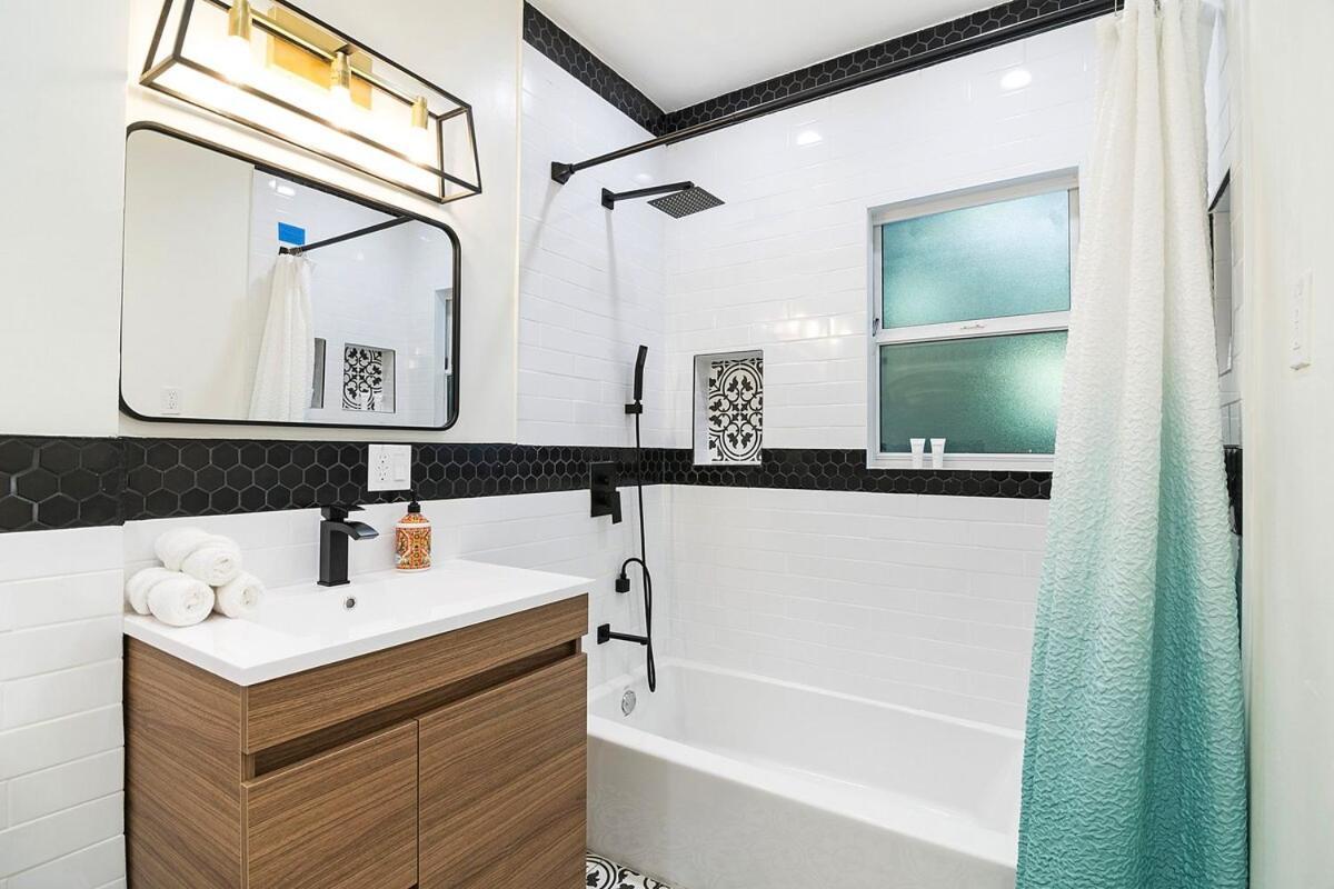 Comfortable Beverly Hills Near Rodeo Drive Apartment *