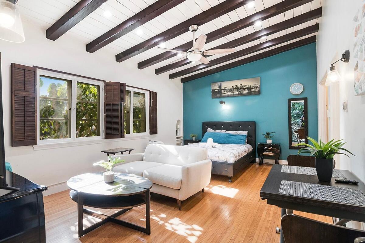 Comfortable Beverly Hills Near Rodeo Drive Apartment Los Angeles