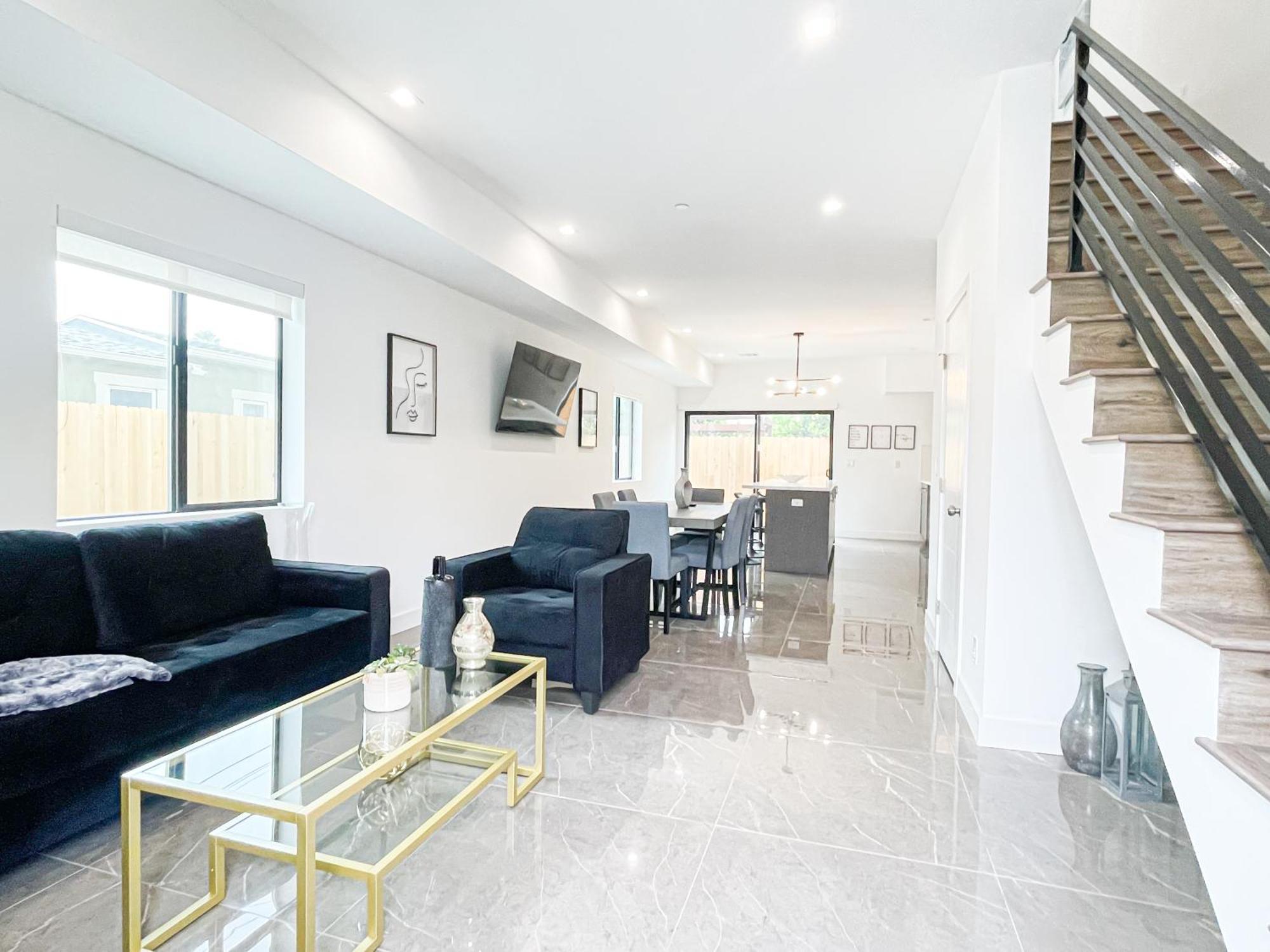 Stylish 4br Townhouse In Mid - Cr2-c2 Casa de férias