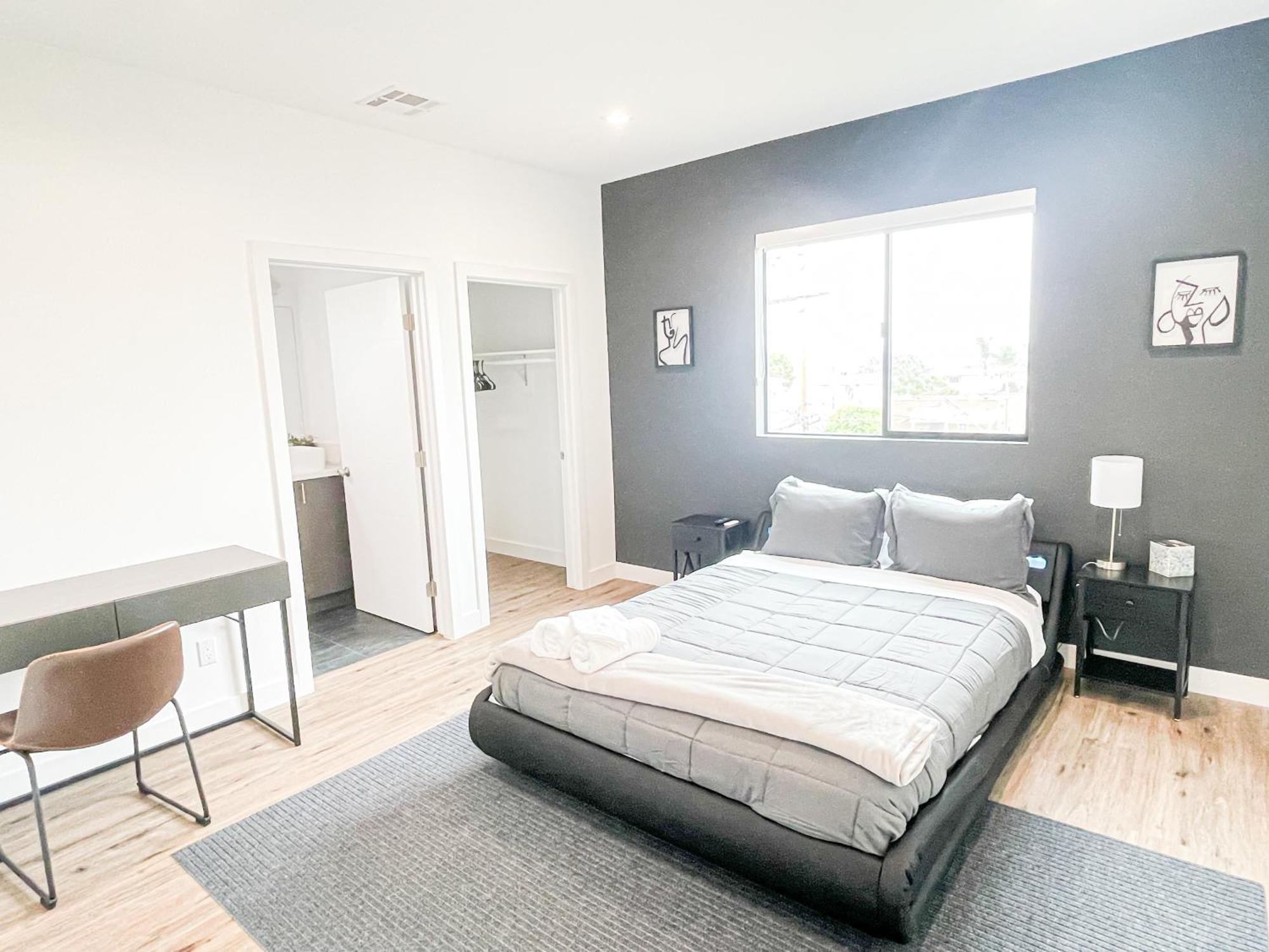 Stylish 4br Townhouse In Mid - Cr2-c2 *