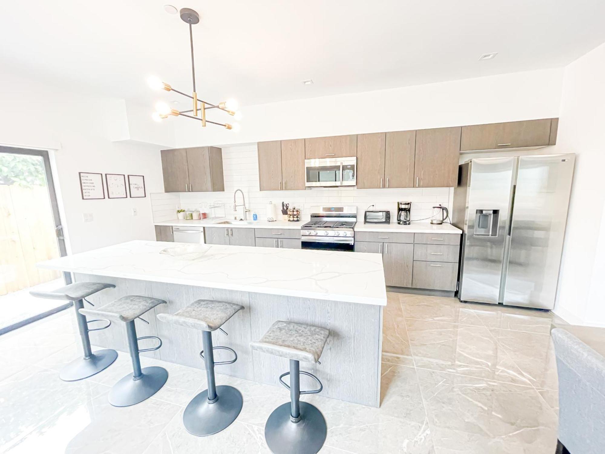Stylish 4br Townhouse In Mid - Cr2-c2 Los Angeles