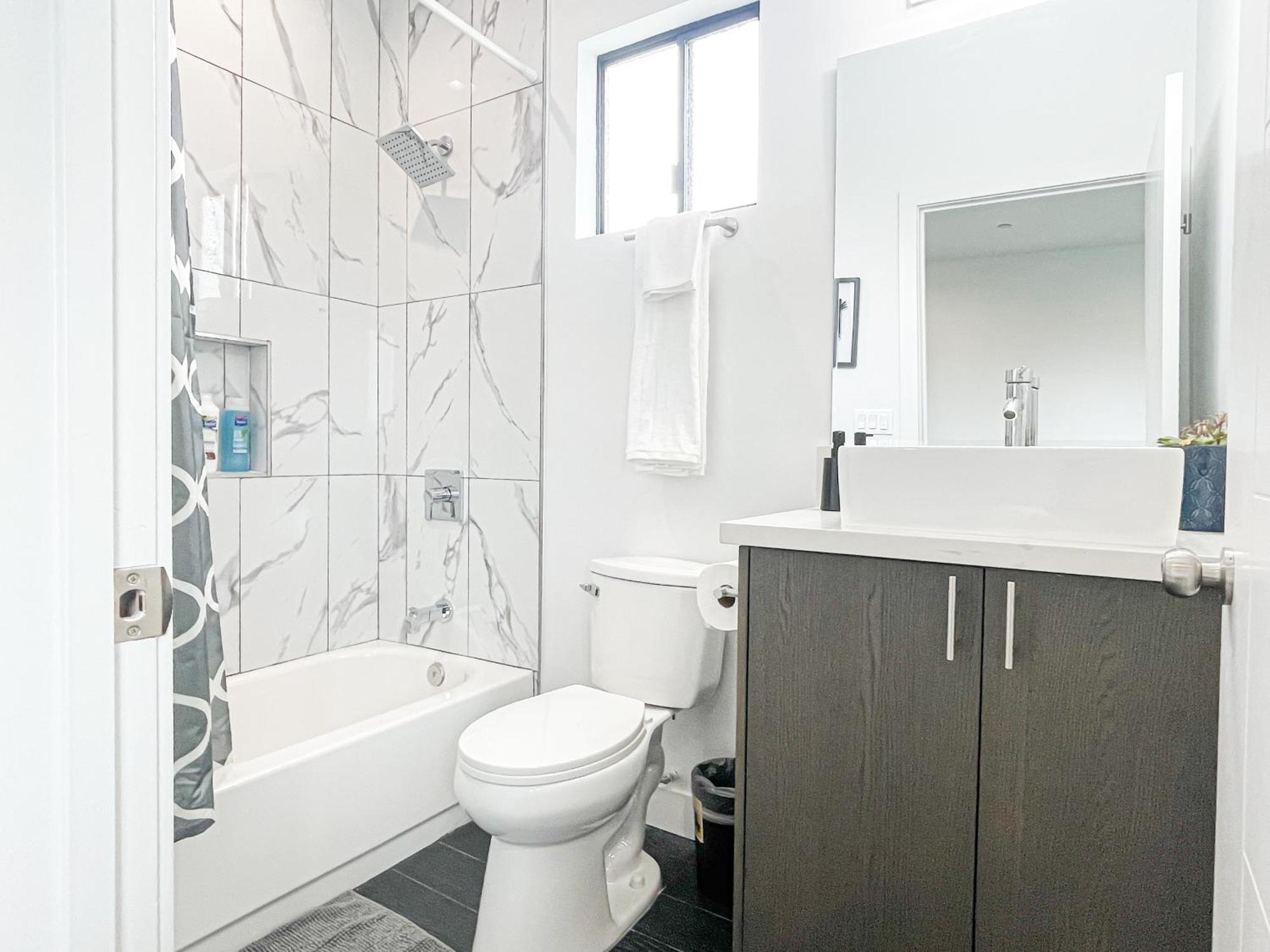 Stylish 4br Townhouse In Mid - Cr2-c2 * Los Angeles