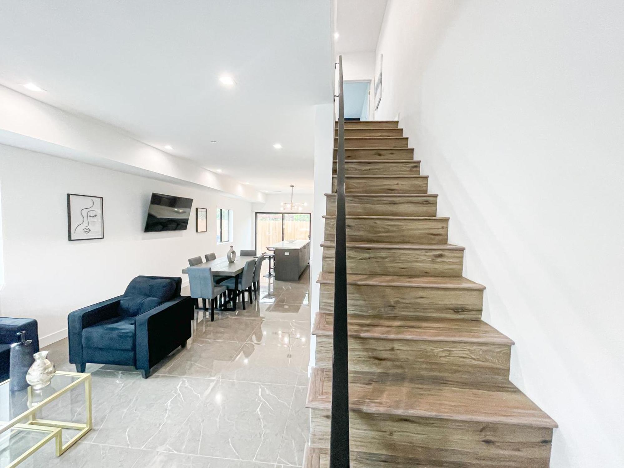 Stylish 4br Townhouse In Mid - Cr2-c2