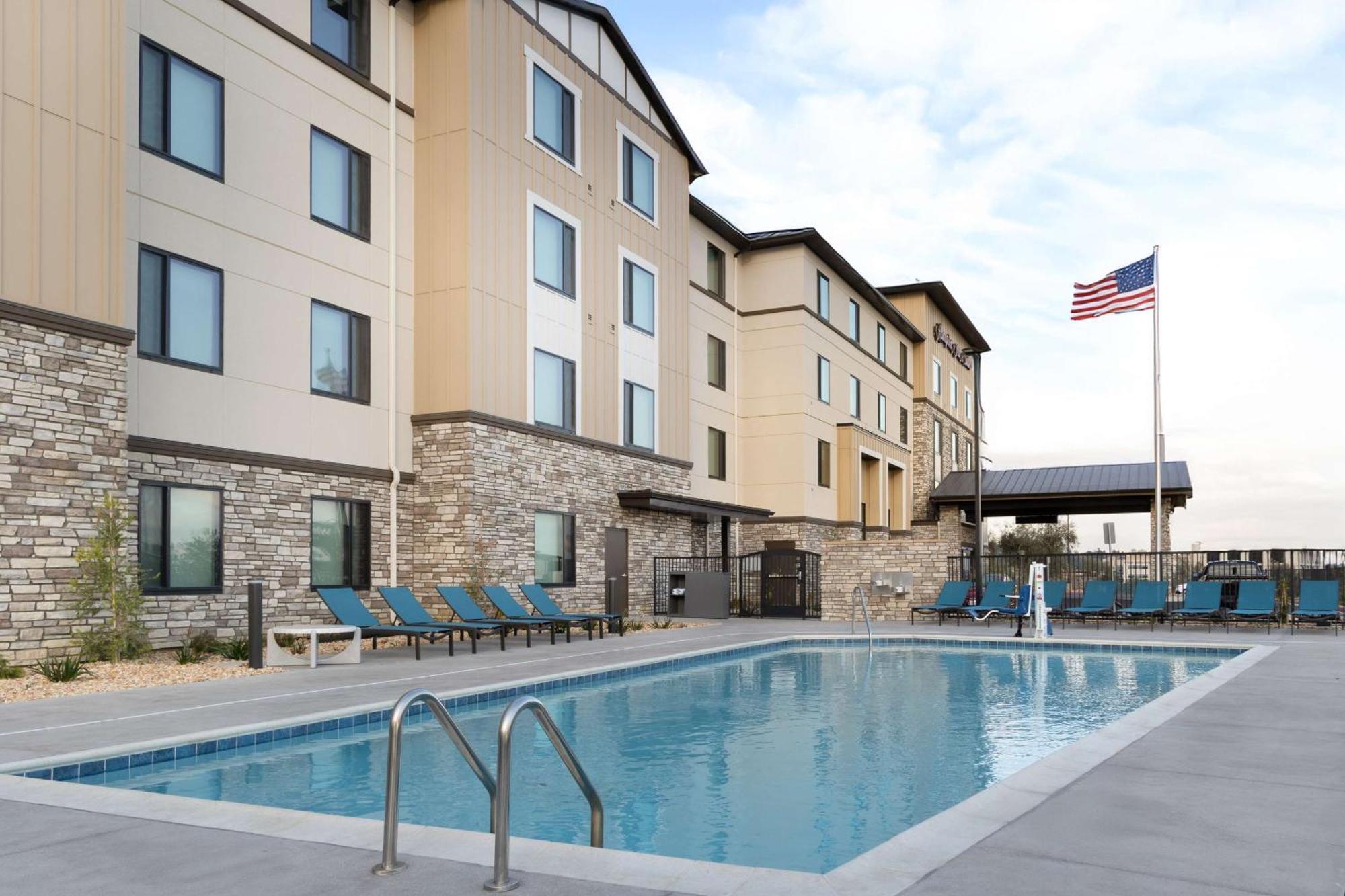 Hampton & Porter Ranch Angeles Hotel
