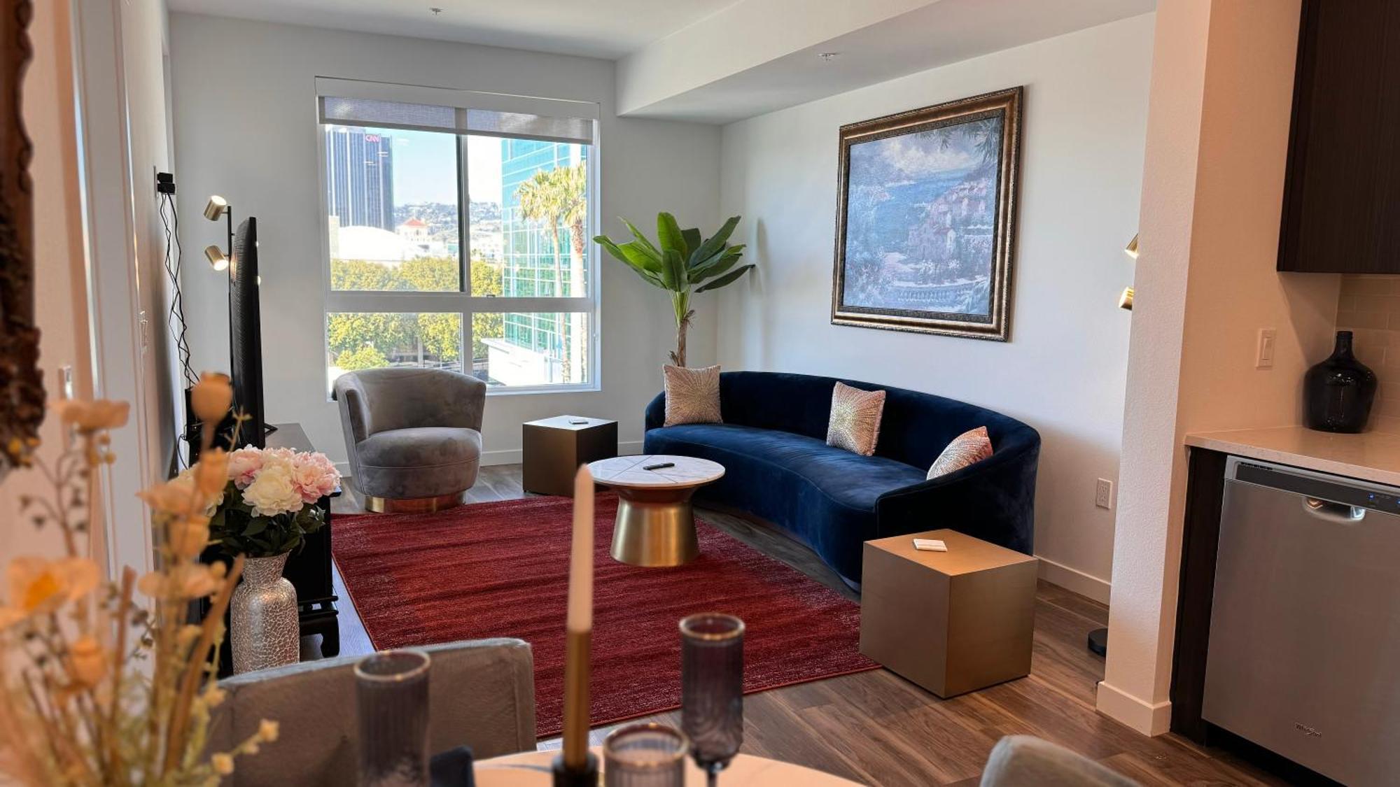 Wallace Luxurious * Los Angeles