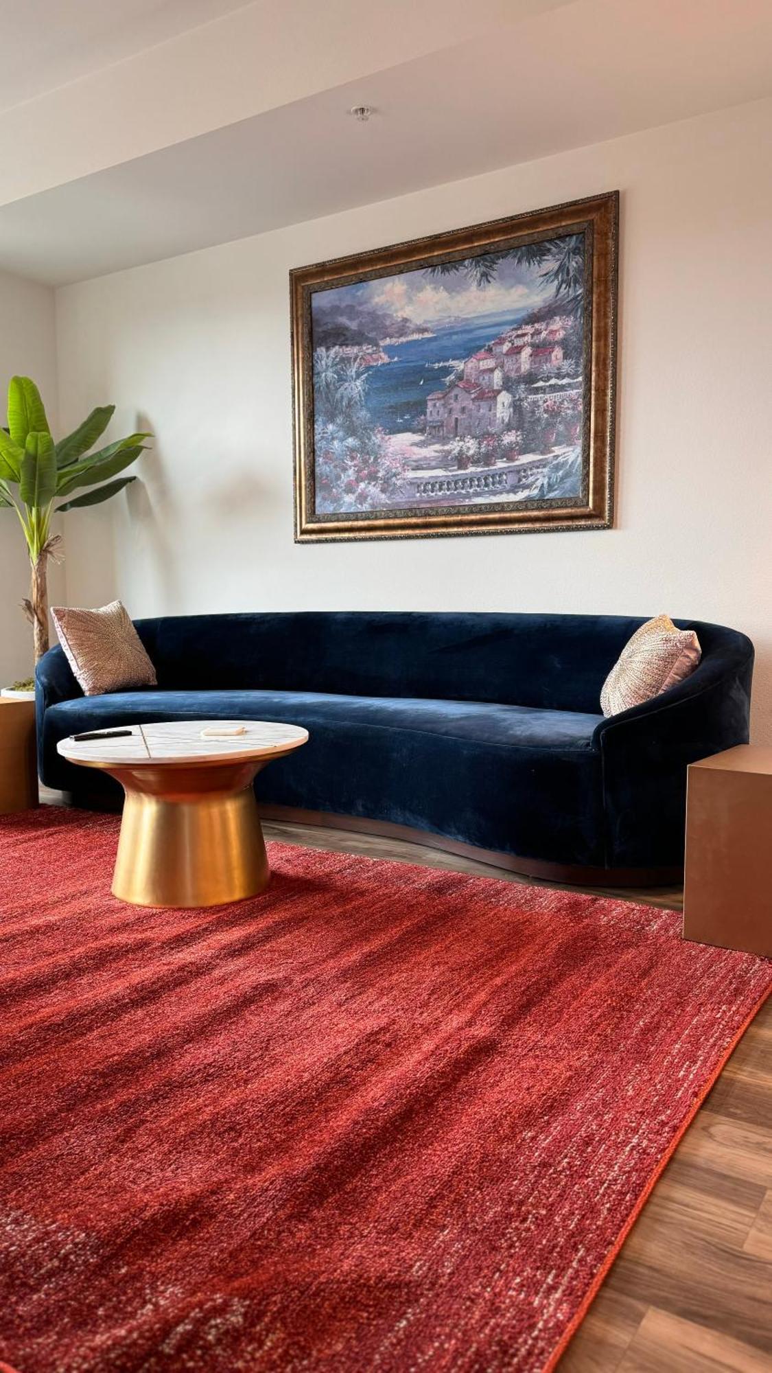 Wallace Luxurious Los Angeles