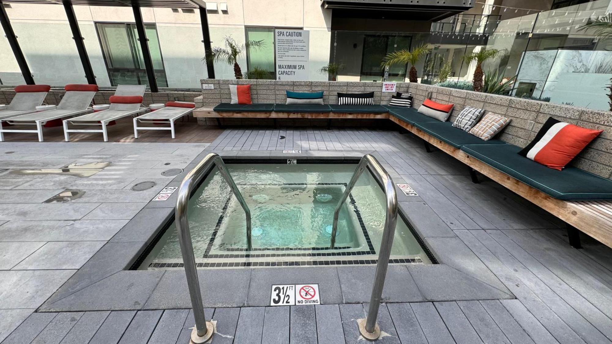 Wallace Luxurious Aparthotel Los Angeles
