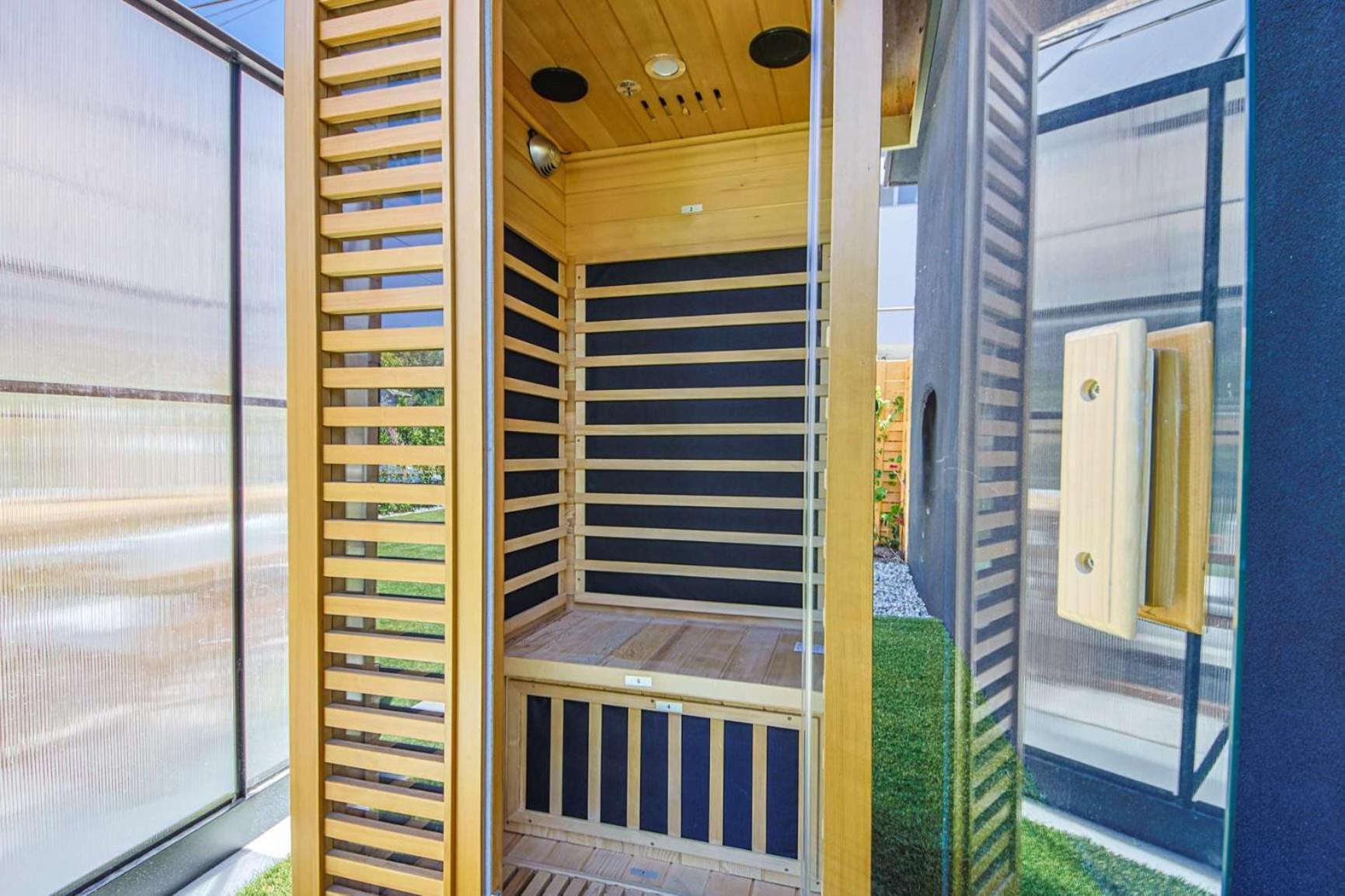 Modern W Jacuzzi Sauna&garden Holiday home