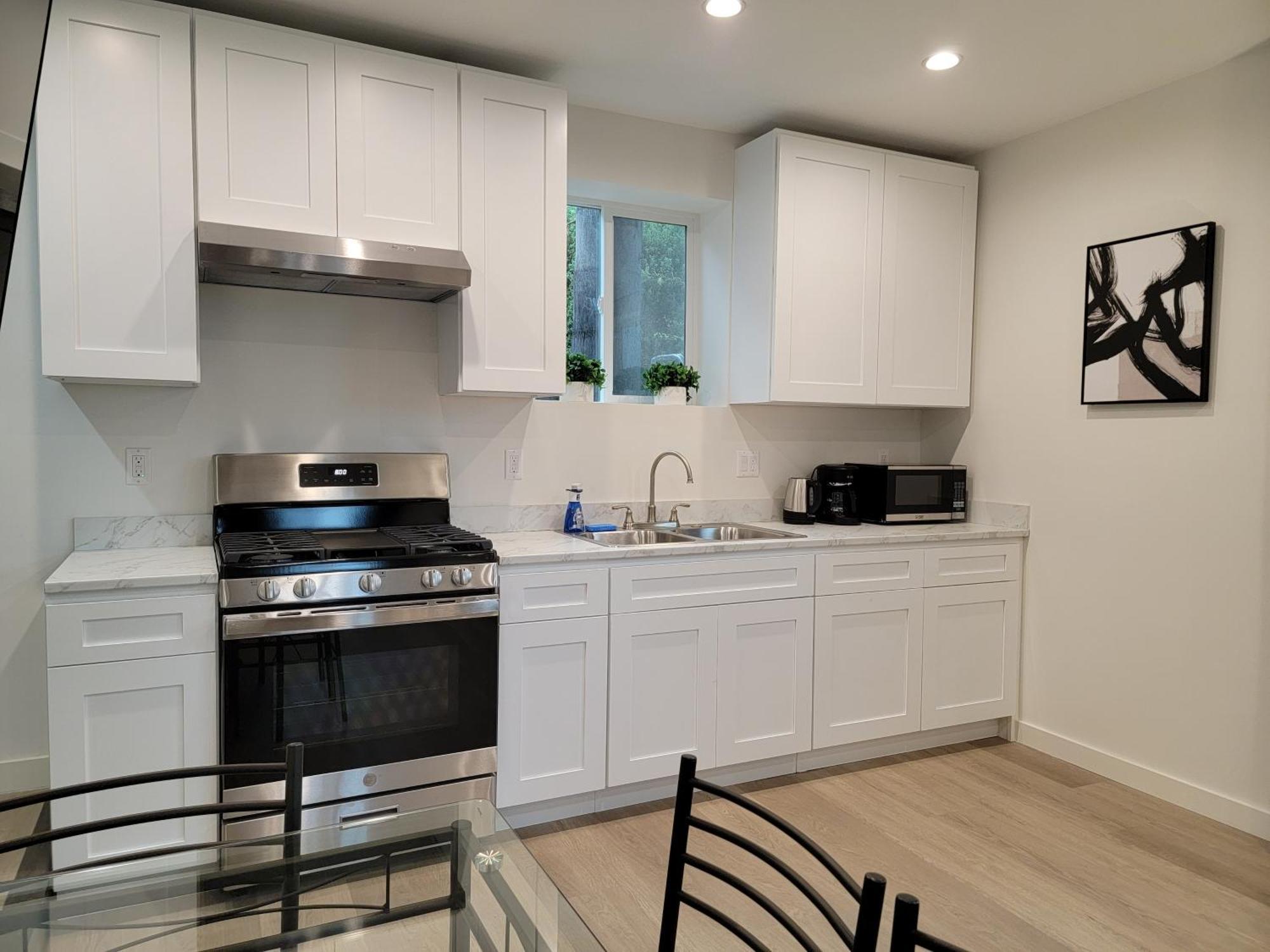 Newly Built 2 Bedroom By Beverlywood A Area Wi-fi Tv Parking