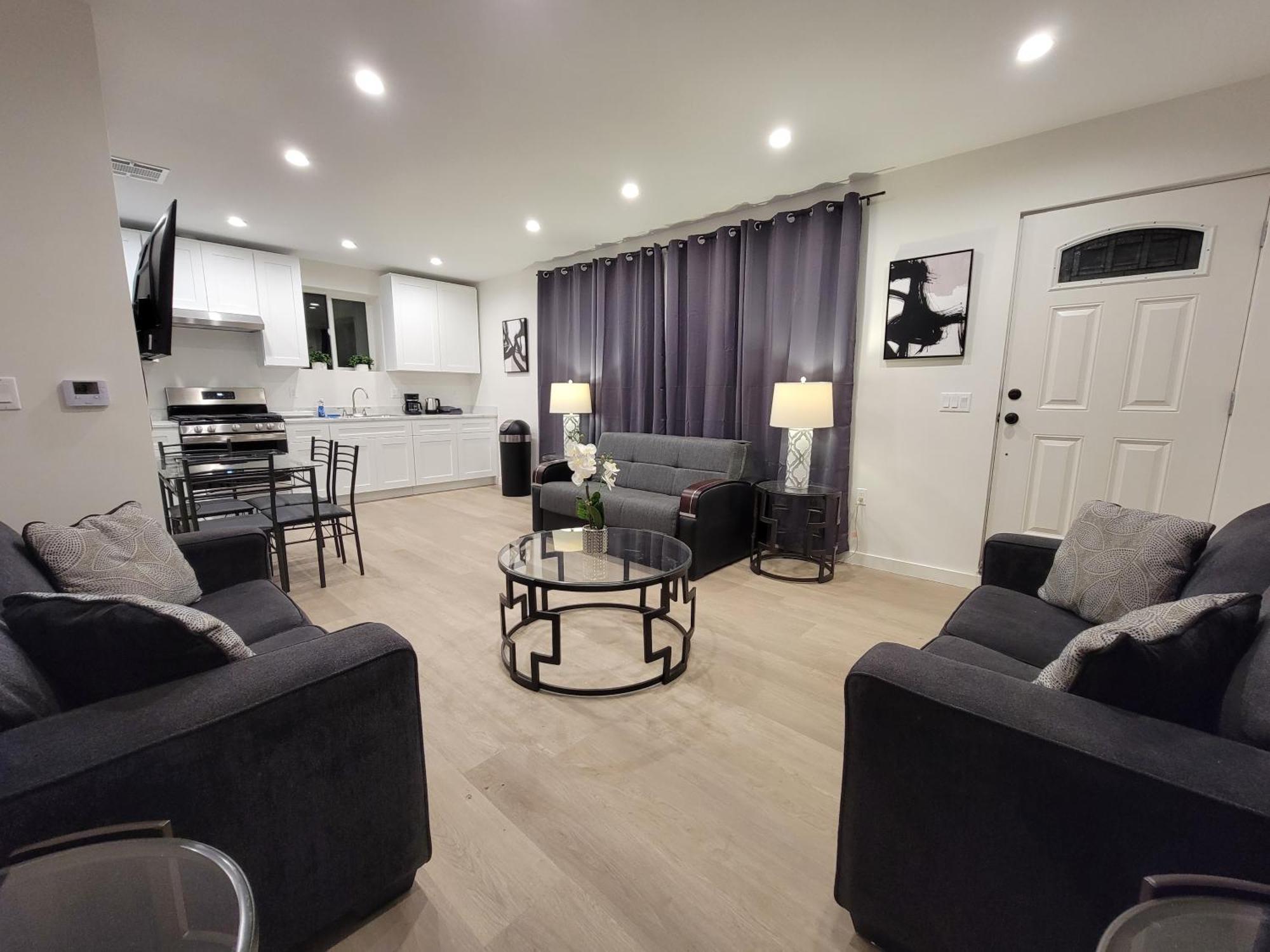 Newly Built 2 Bedroom By Beverlywood A Area Wi-fi Tv Parking Holiday home *
