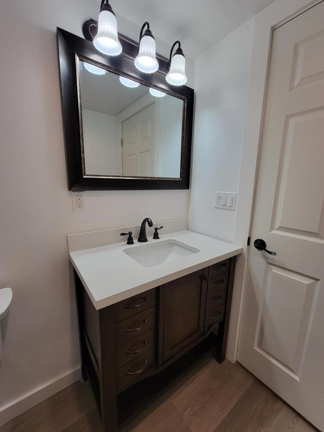 Newly Built 2 Bedroom By Beverlywood A Area Wi-fi Tv Parking Holiday home Los Angeles