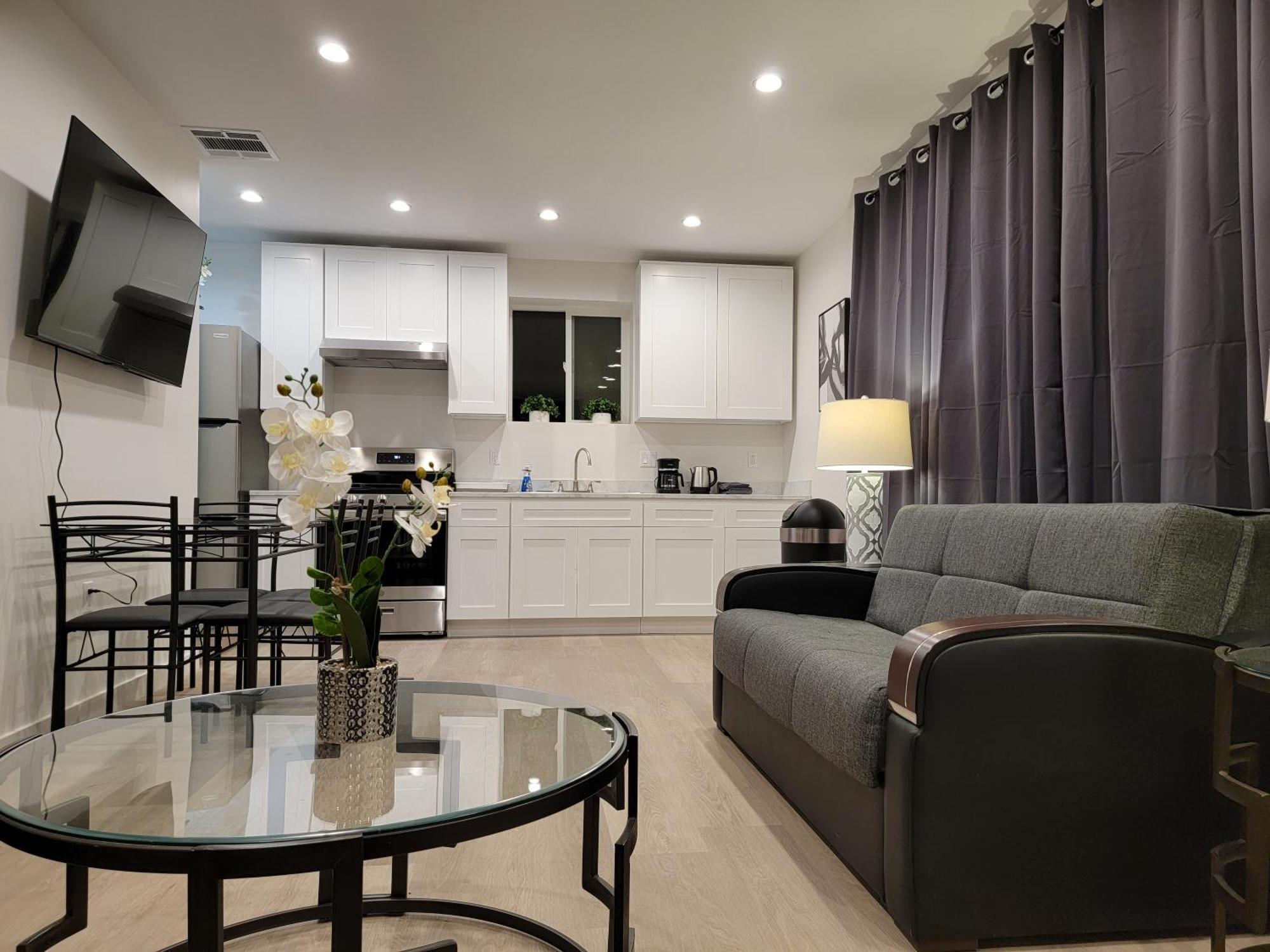 Newly Built 2 Bedroom By Beverlywood A Area Wi-fi Tv Parking Los Angeles