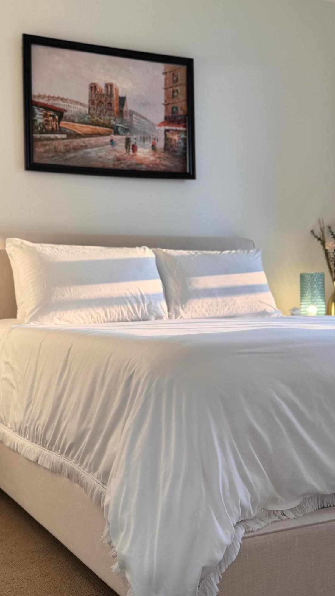 Wallace Luxurious * Los Angeles