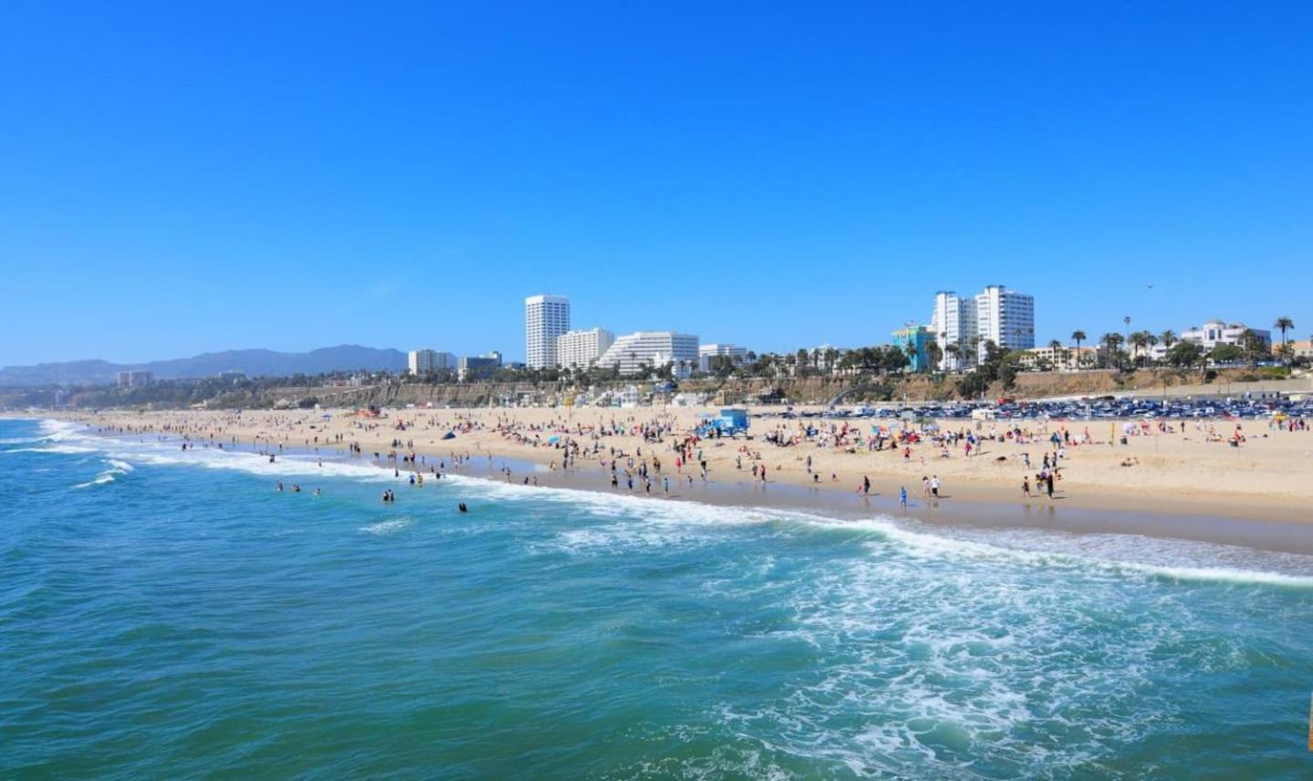 Apartment 3 Bedroom By The Mrc And 5 Minutes To Rodeo Drive Wifi Tv Patio Walk To Restaurants *