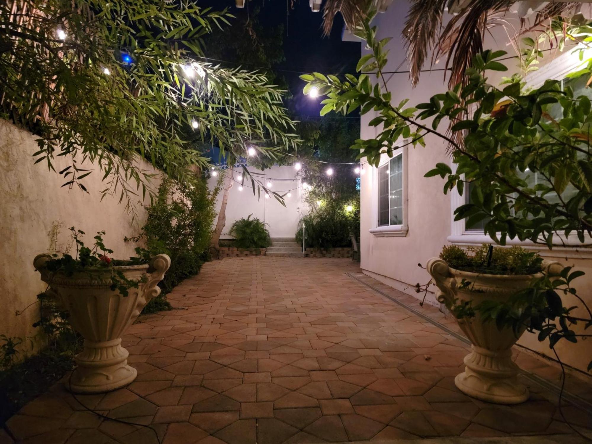 3 Bedroom By The Mrc And 5 Minutes To Rodeo Drive Wifi Tv Patio Walk To Restaurants Apartment