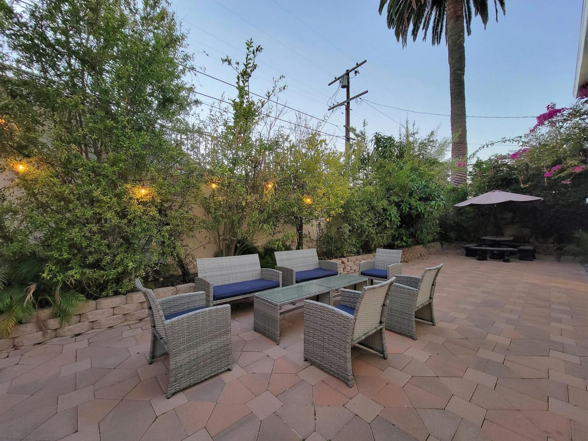 Apartment 3 Bedroom By The Mrc And 5 Minutes To Rodeo Drive Wifi Tv Patio Walk To Restaurants *