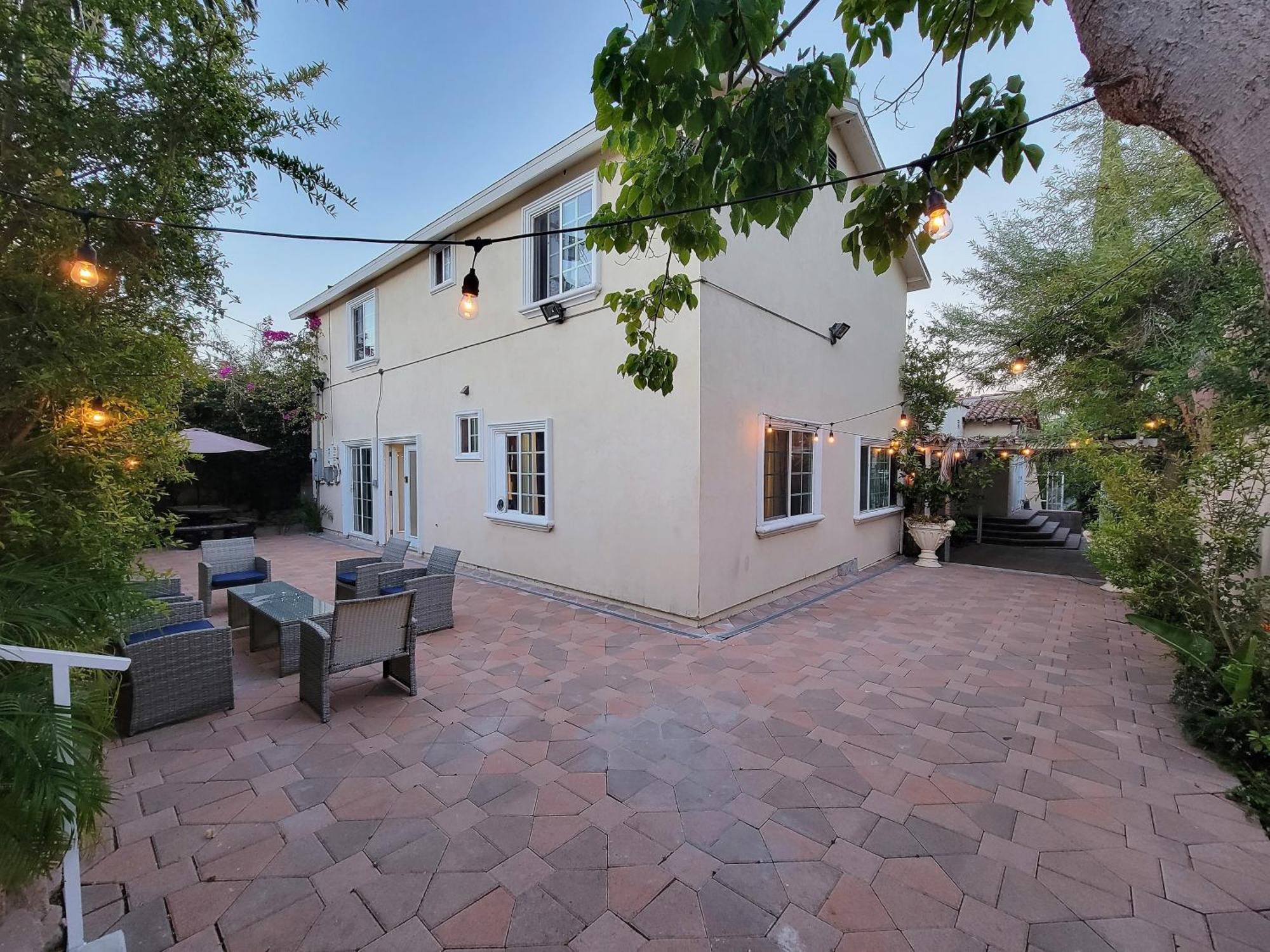 3 Bedroom By The Mrc And 5 Minutes To Rodeo Drive Wifi Tv Patio Walk To Restaurants
