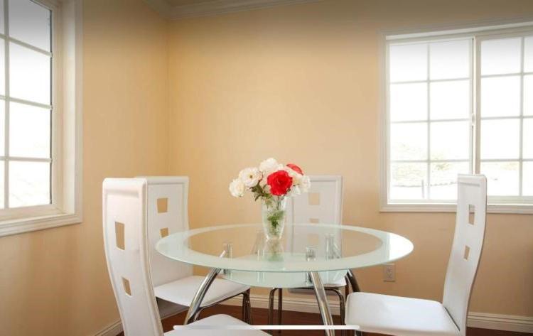 3 Bedroom By The Mrc And 5 Minutes To Rodeo Drive Wifi Tv Patio Walk To Restaurants *