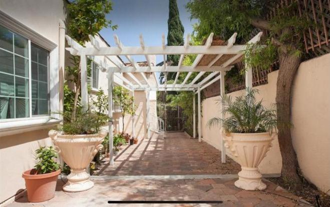3 Bedroom By The Mrc And 5 Minutes To Rodeo Drive Wifi Tv Patio Walk To Restaurants * Los Angeles