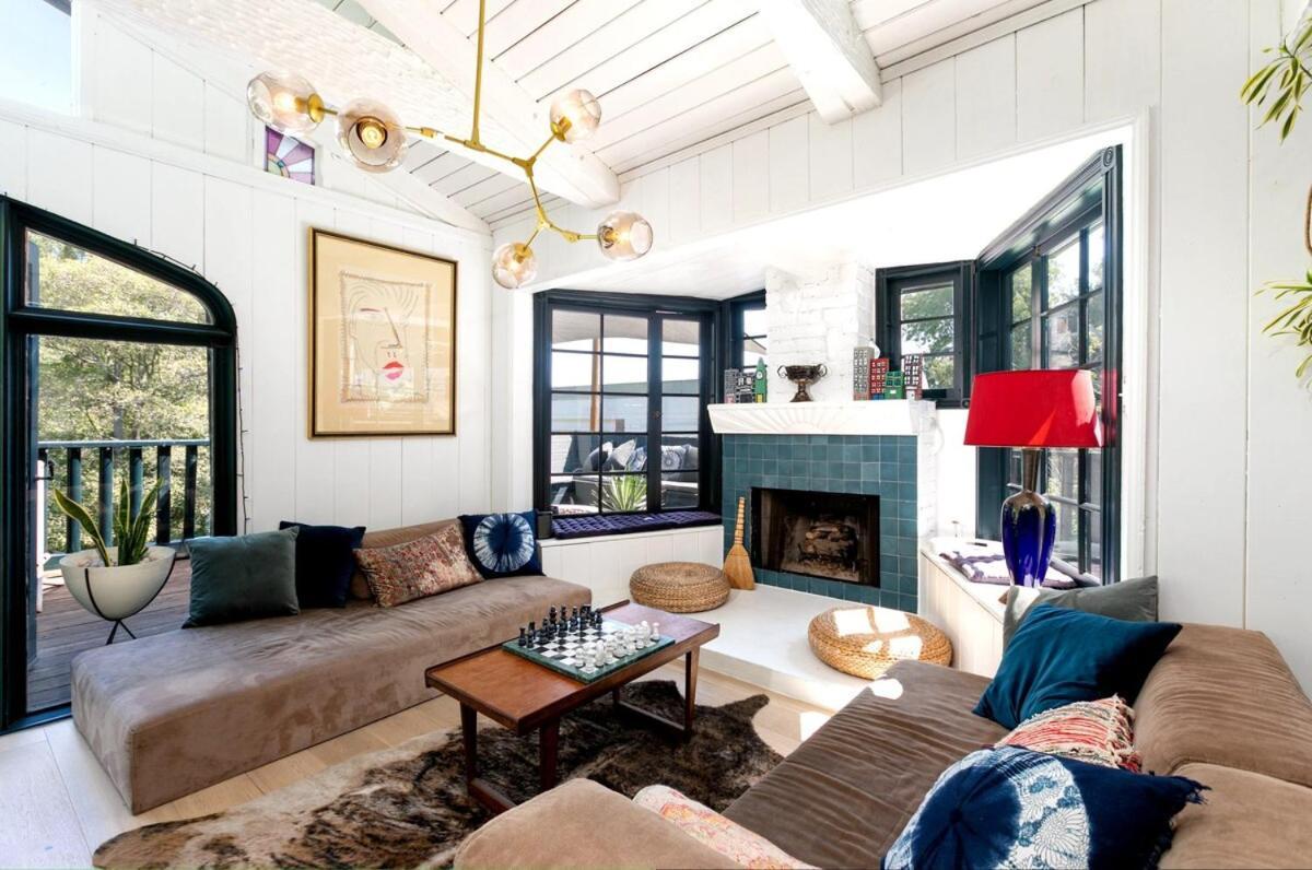 Luxury Canyon Escape - Stunning 3-bedroom, 2-bath Sanctuary Los Angeles