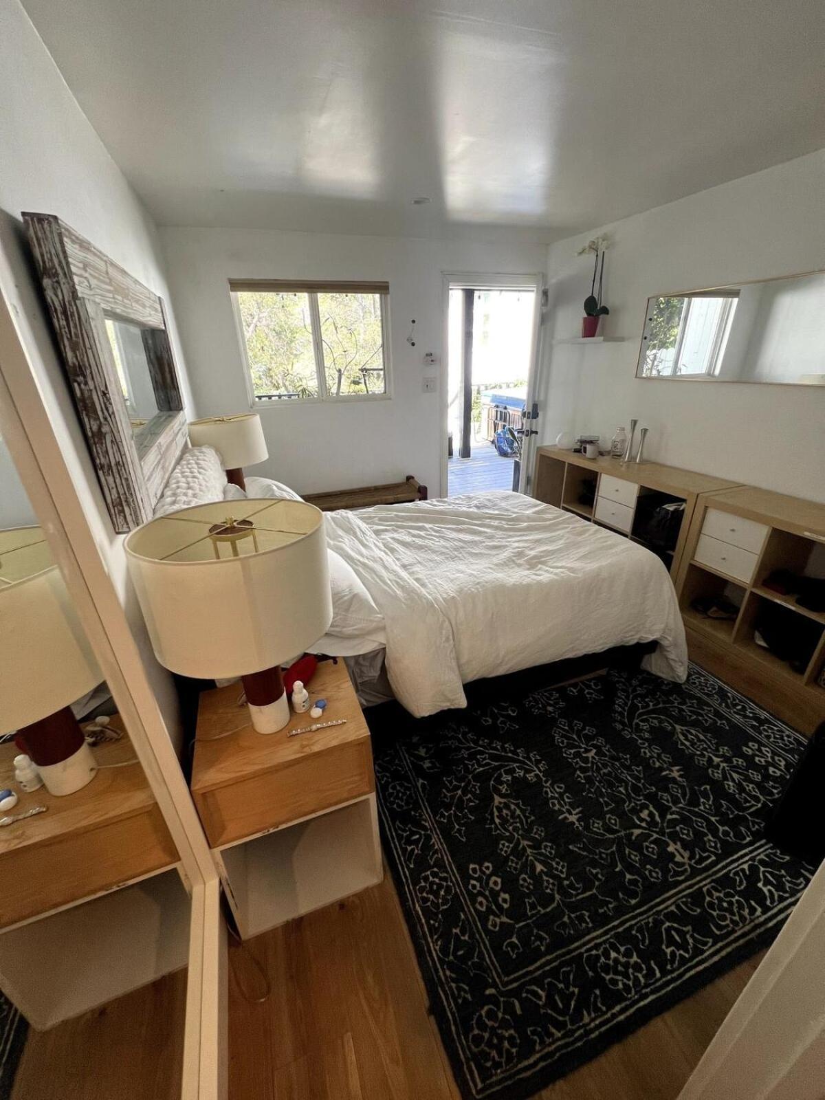 Villa Luxury Canyon Escape - Stunning 3-bedroom, 2-bath Sanctuary *