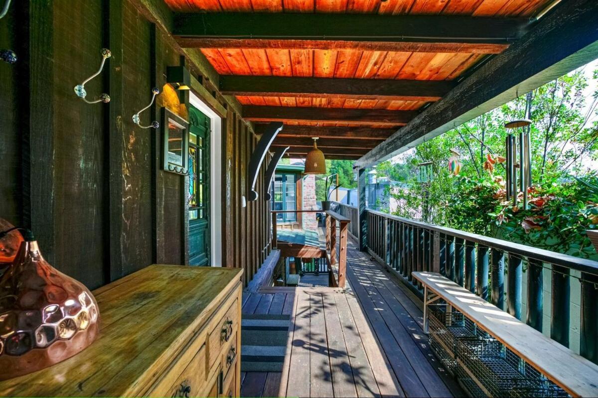 Villa Luxury Canyon Escape - Stunning 3-bedroom, 2-bath Sanctuary *