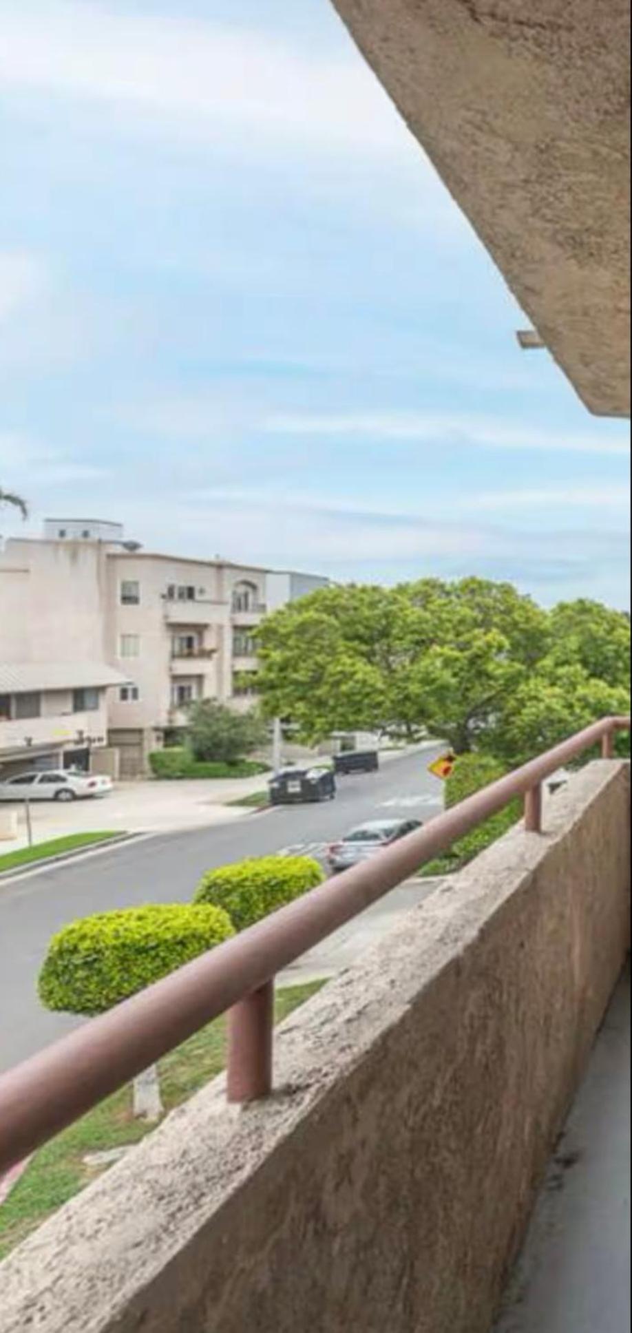 Location West La Spacious With Hottub Apartment