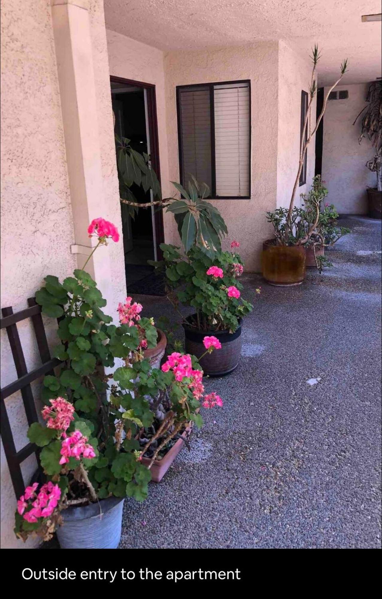 Location West La Spacious With Hottub Apartment Los Angeles
