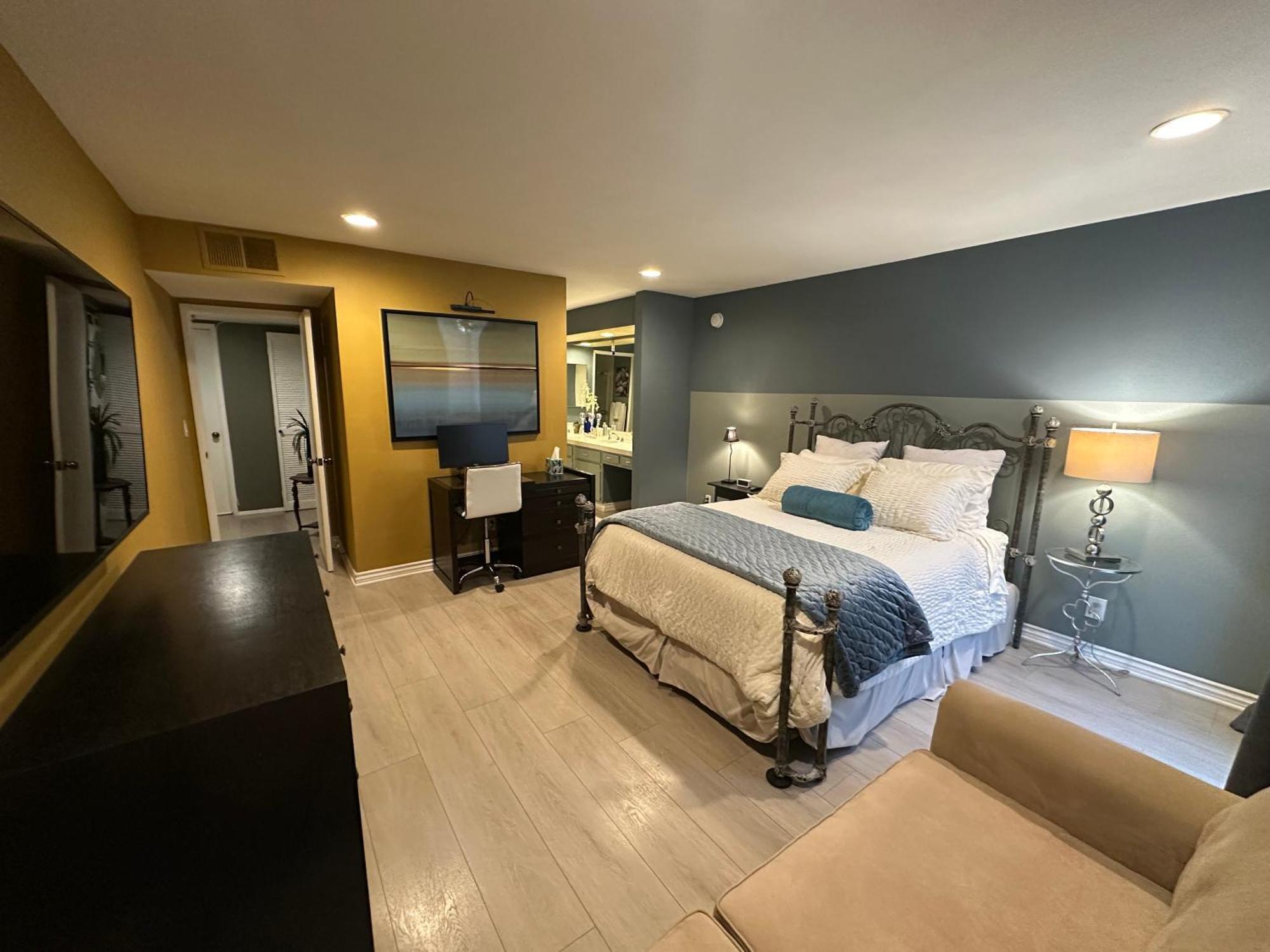 Location West La Spacious With Hottub Apartment Los Angeles