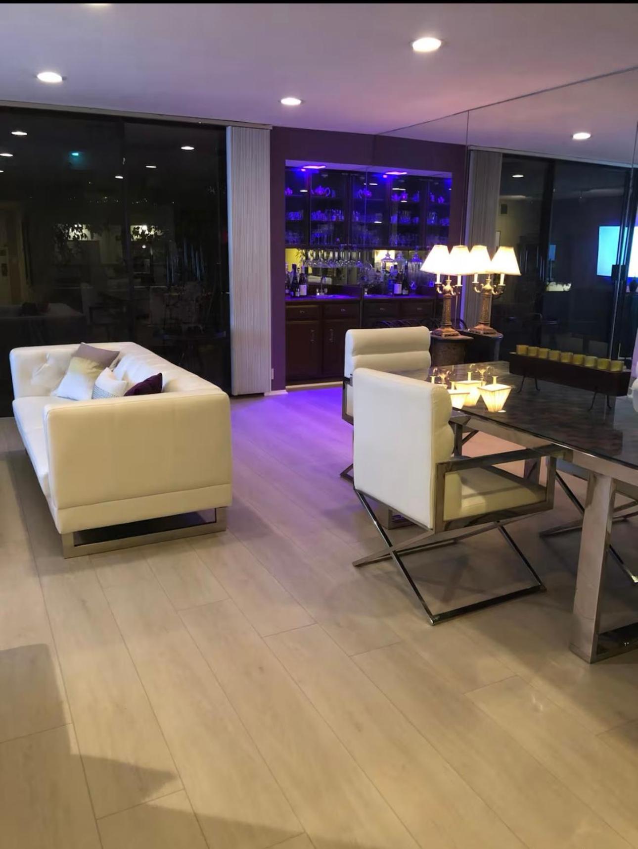 Apartment Location West La Spacious With Hottub