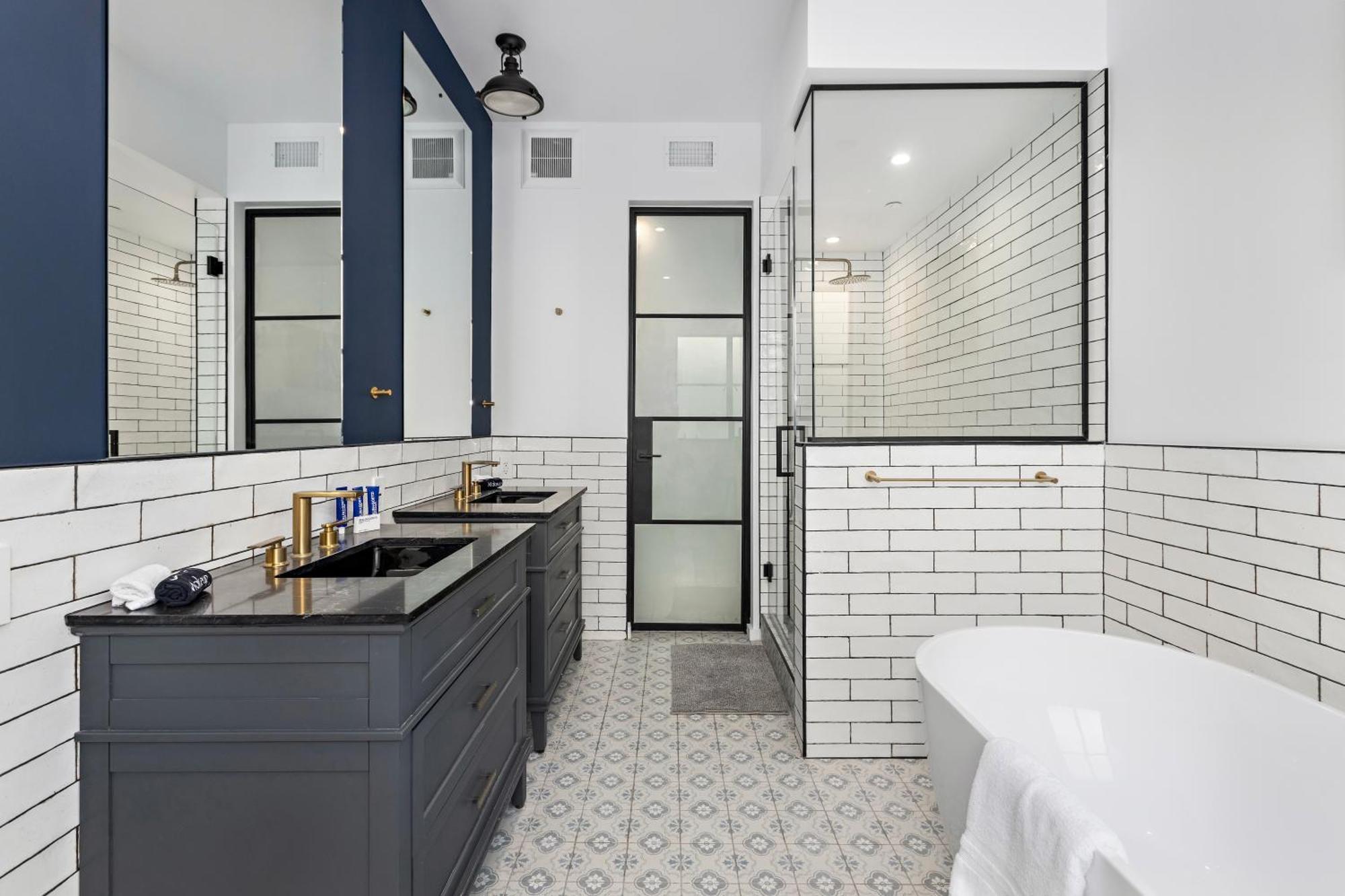 Luxurious 4 King Bedtownhouse With Free Parking And Rooftop * Los Angeles