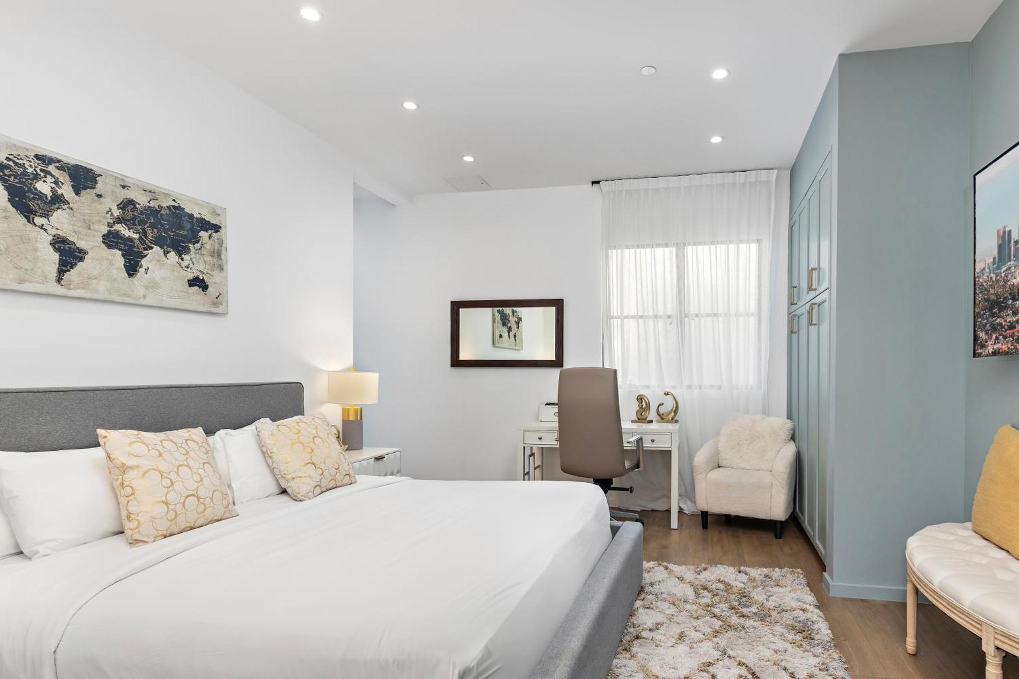 Luxurious 4 King Bedtownhouse With Free Parking And Rooftop Casa de férias