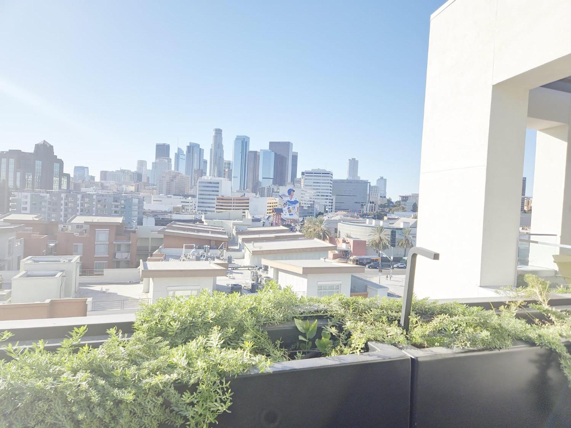 Aparthotel Stylish Downtown Escape With Rooftop Views